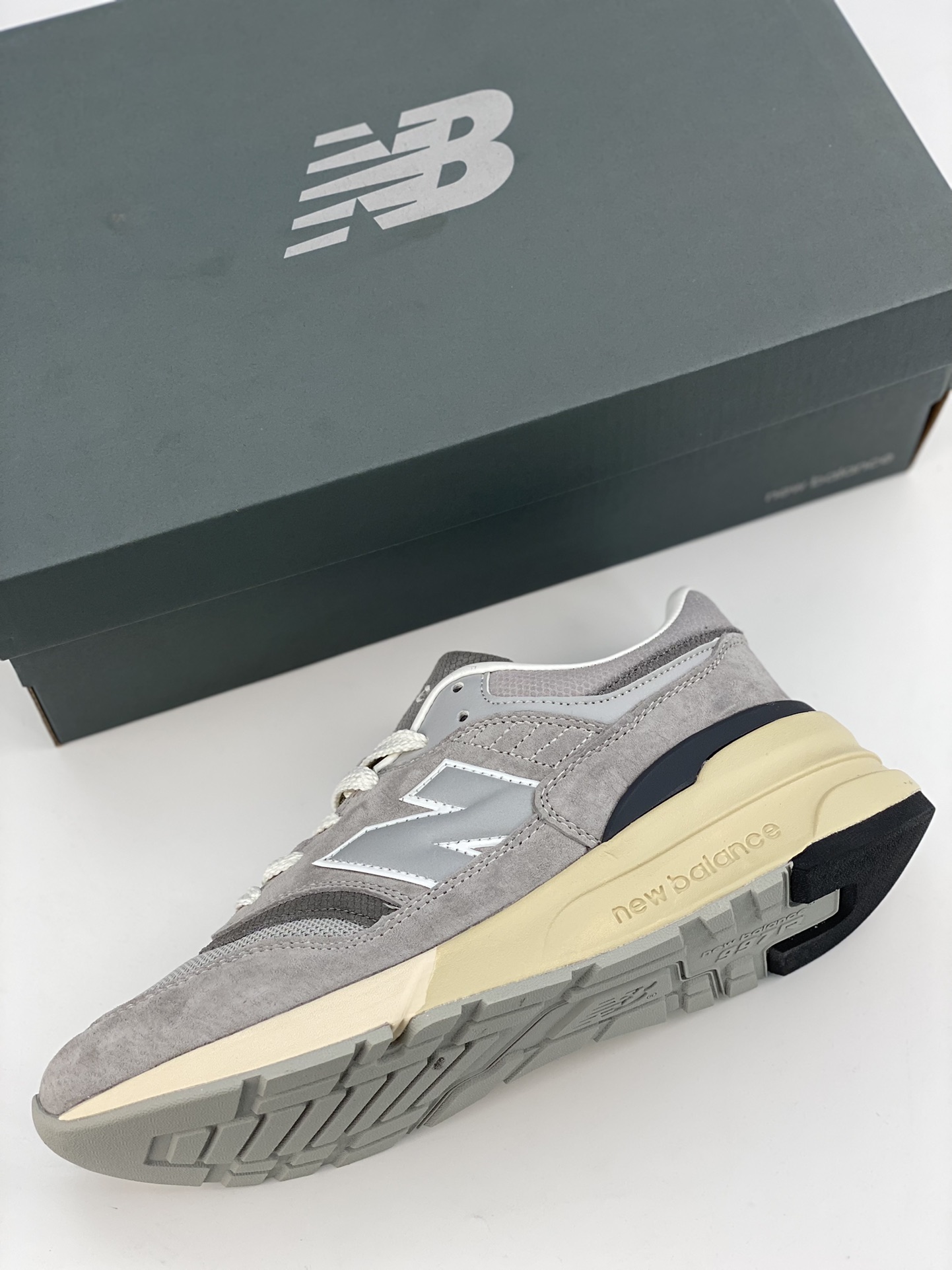 New Balance 997R improved version of classic retro thick-soled casual sports jogging shoes U997RHA