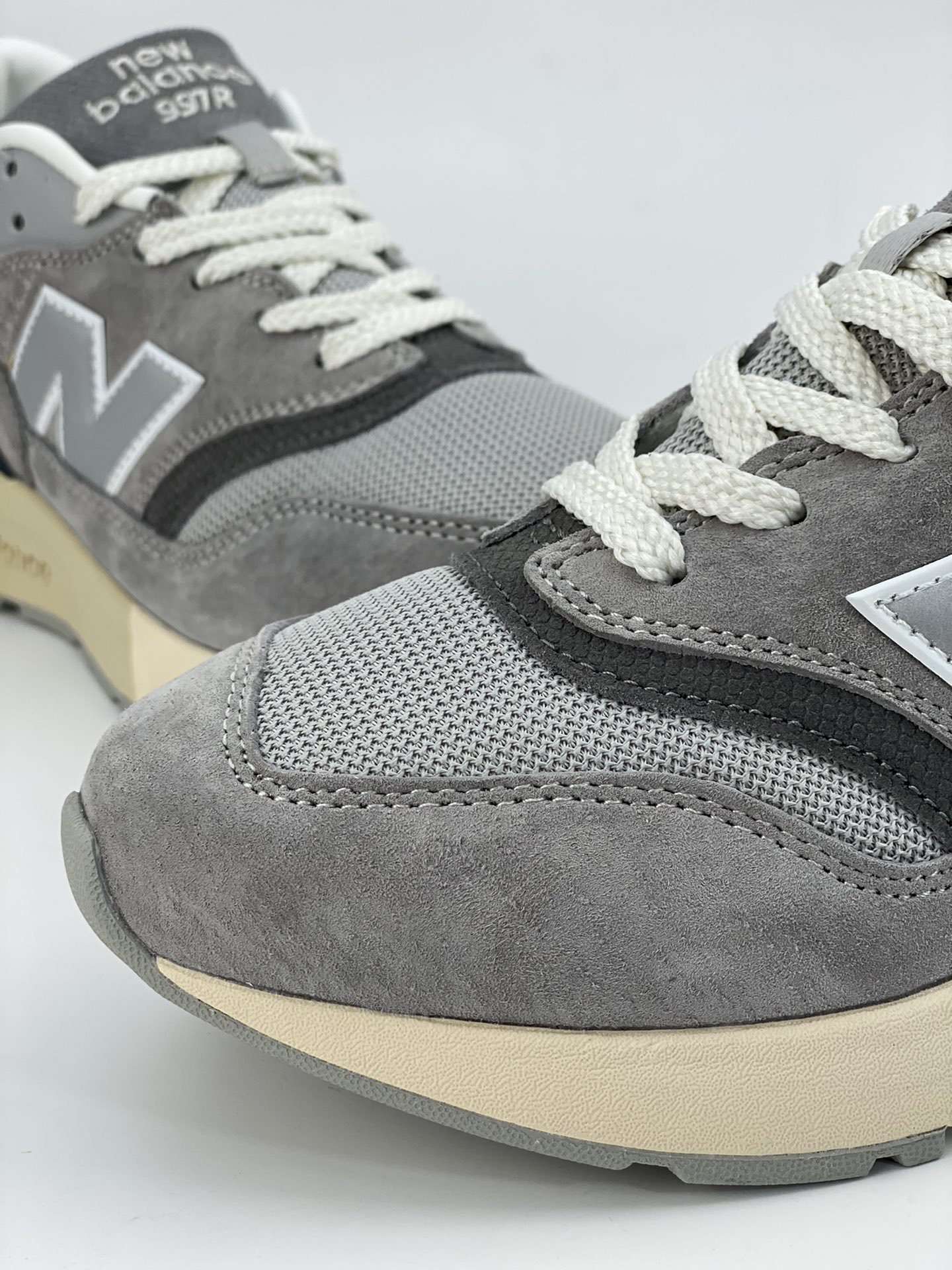 New Balance 997R improved version of classic retro thick-soled casual sports jogging shoes U997RHA