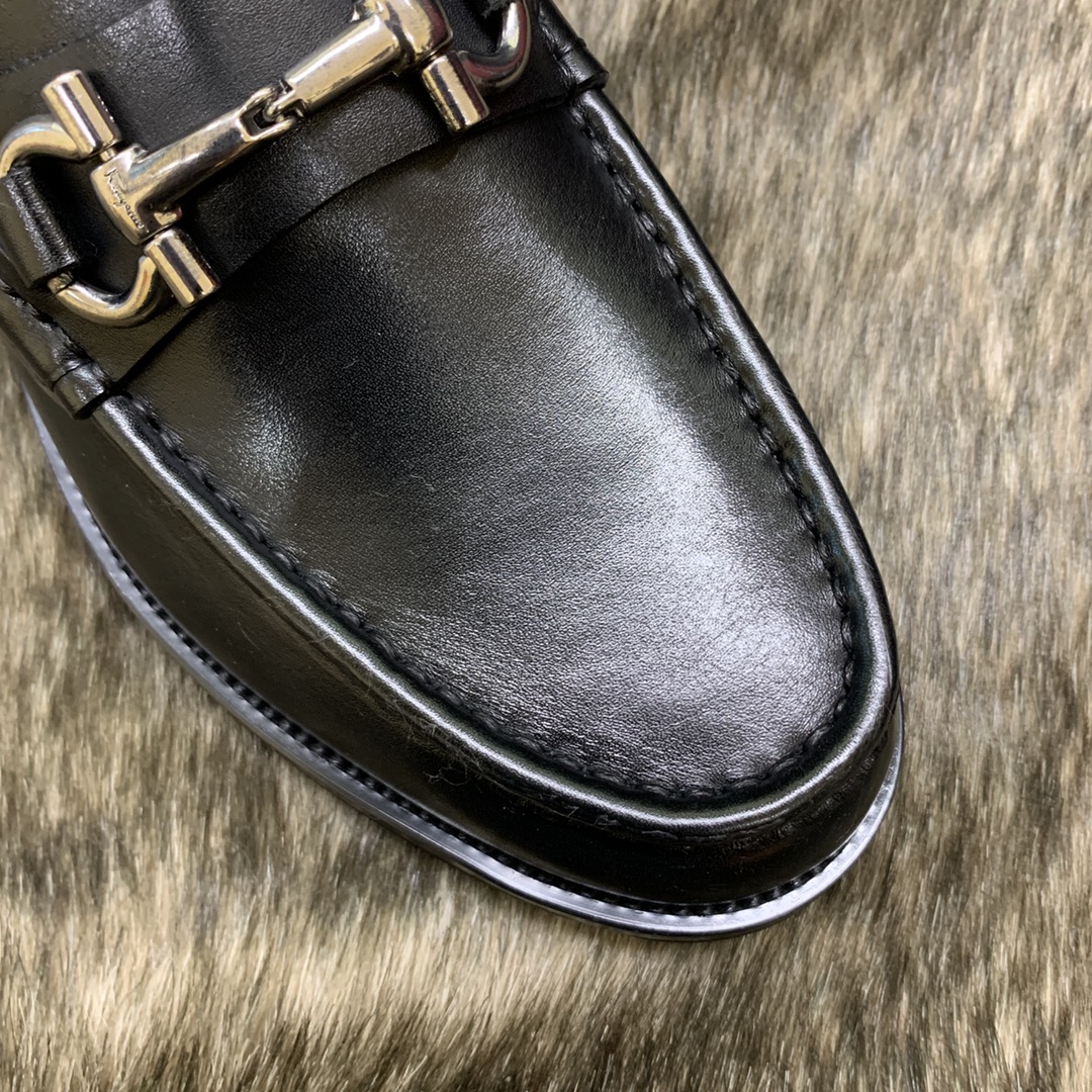 Salvatore Ferragamo Men's Leather Loafers with Metal Buckle 9 i1686408896 2744 7