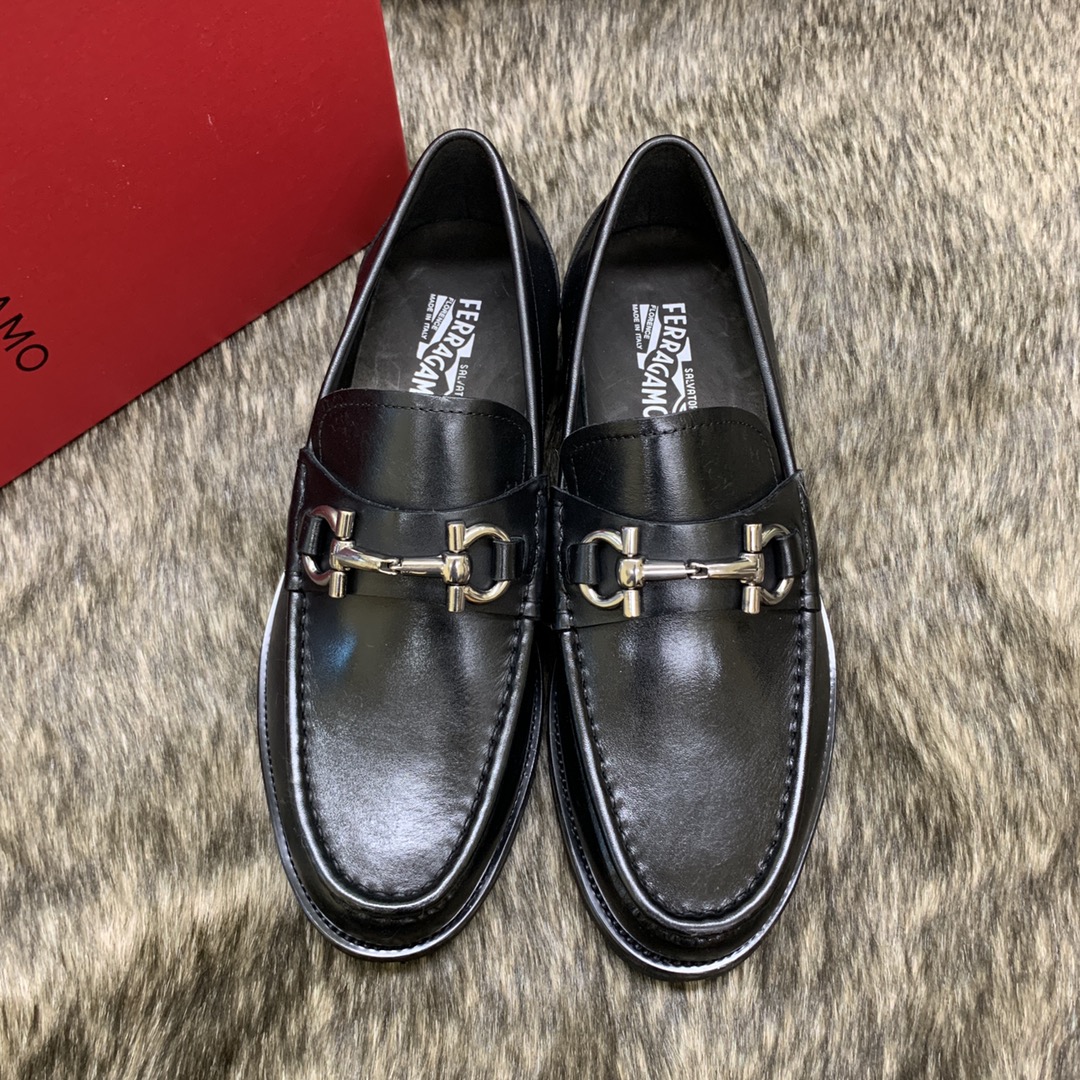 Salvatore Ferragamo Men's Leather Loafers with Metal Buckle 2 i1686408896 290 0