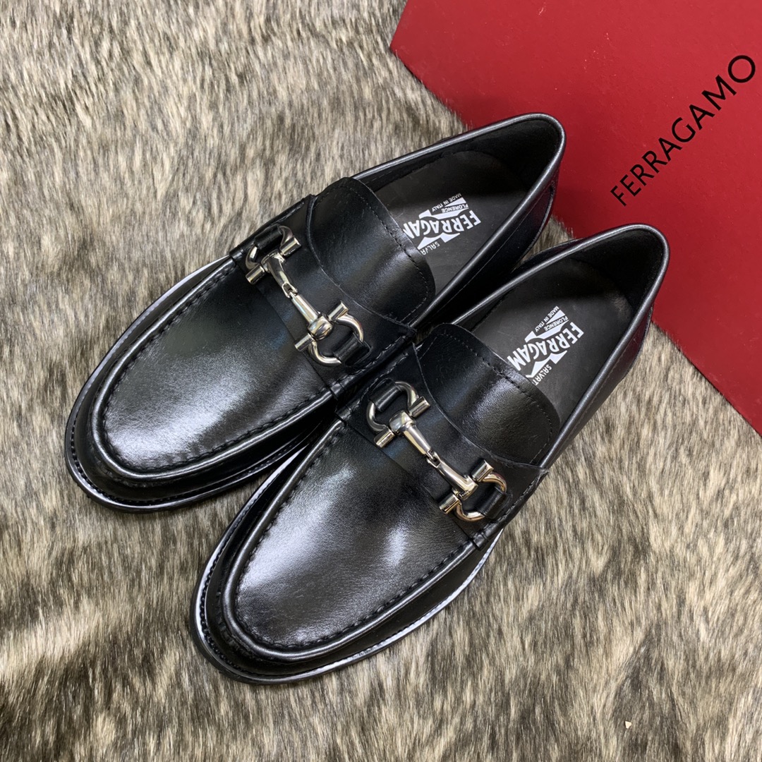 Salvatore Ferragamo Men's Leather Loafers with Metal Buckle 4 i1686408896 3210 2