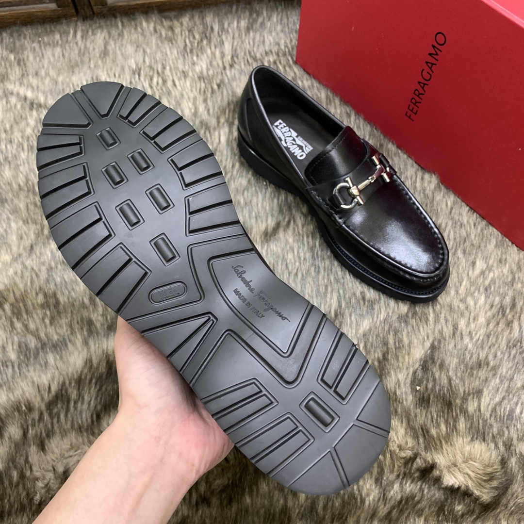 Salvatore Ferragamo Men's Leather Loafers with Metal Buckle 8 i1686408896 4010 6
