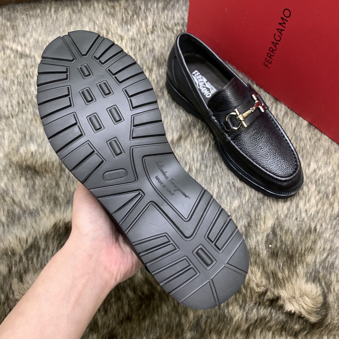 Ferragamo Men's Black Leather Loafers with Signature Buckle Detail 8 i1686409304 2103 6