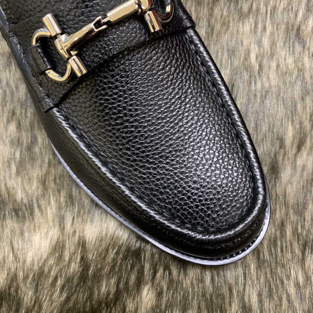 Ferragamo Men's Black Leather Loafers with Signature Buckle Detail 9 i1686409304 6860 7