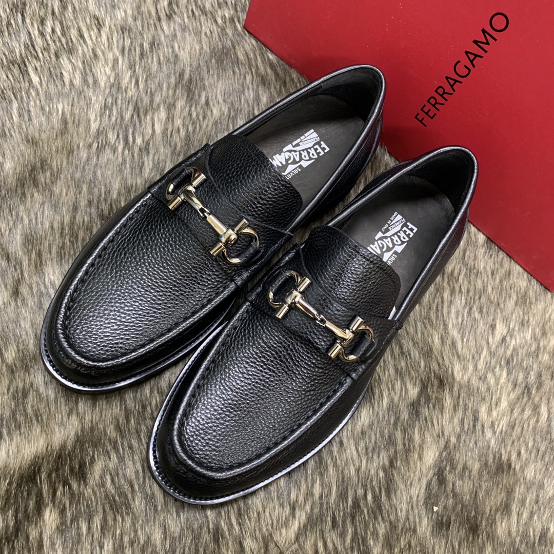 Ferragamo Men's Black Leather Loafers with Signature Buckle Detail 4 i1686409304 8083 2