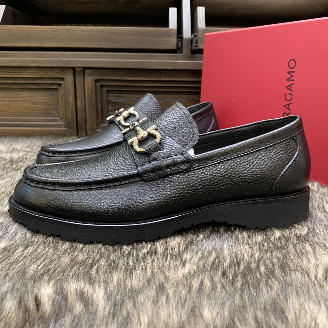Ferragamo Men's Black Leather Loafers with Signature Buckle Detail 5 i1686409304 9623 3