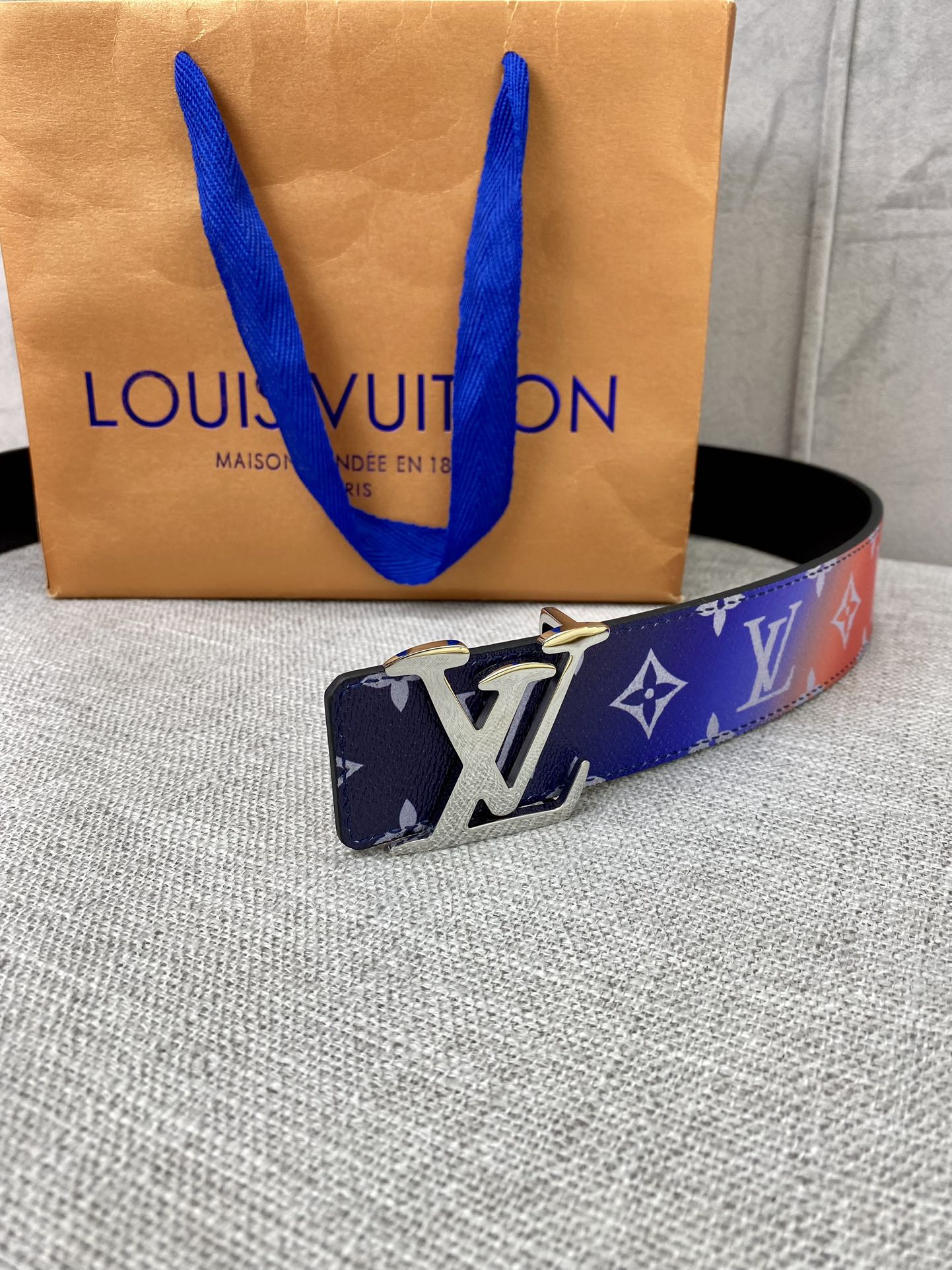 LV4.0宽Shape双面腰带令经典