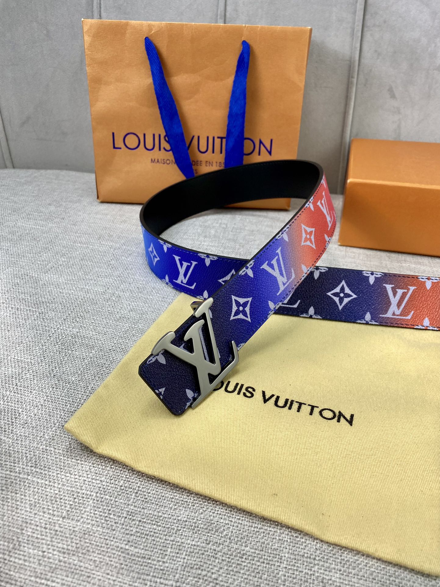 LV4.0宽Shape双面腰带令经典