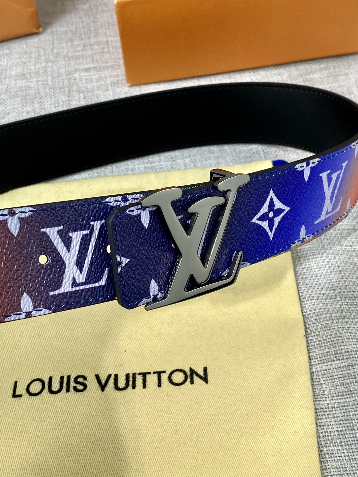 LV4.0宽Shape双面腰带令经典