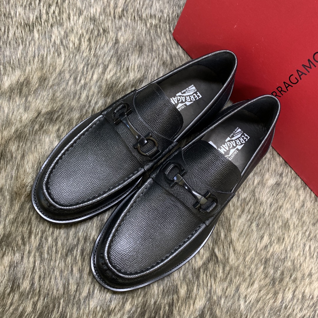 Salvatore Ferragamo Men's Black Leather Loafers with Iconic Buckle 4 i1686409440 1714 2