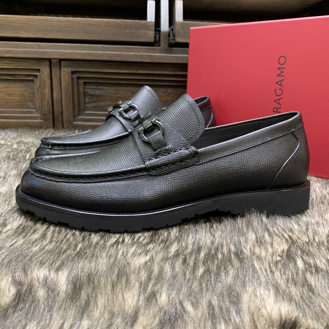 Salvatore Ferragamo Men's Black Leather Loafers with Iconic Buckle 5 i1686409440 52 3