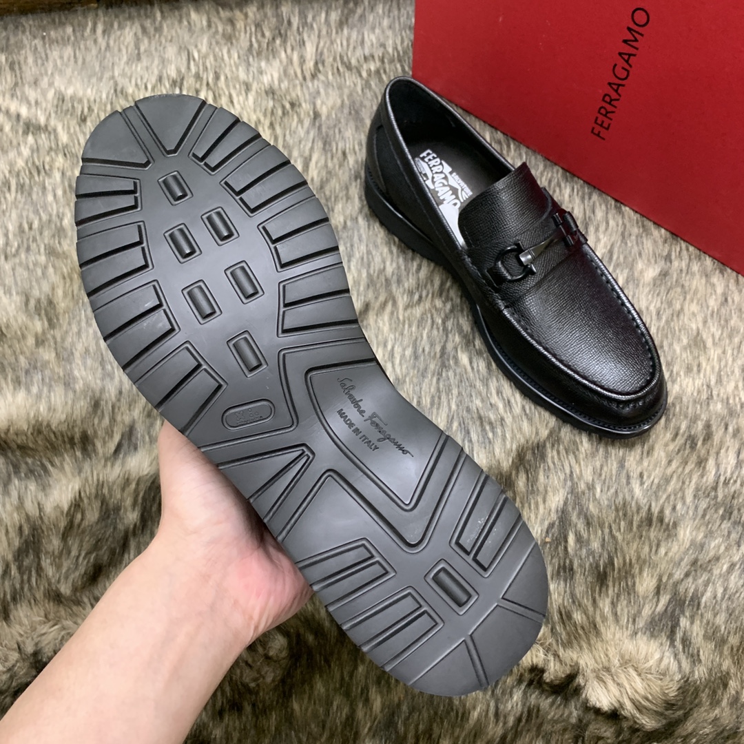 Salvatore Ferragamo Men's Black Leather Loafers with Iconic Buckle 8 i1686409440 6920 6