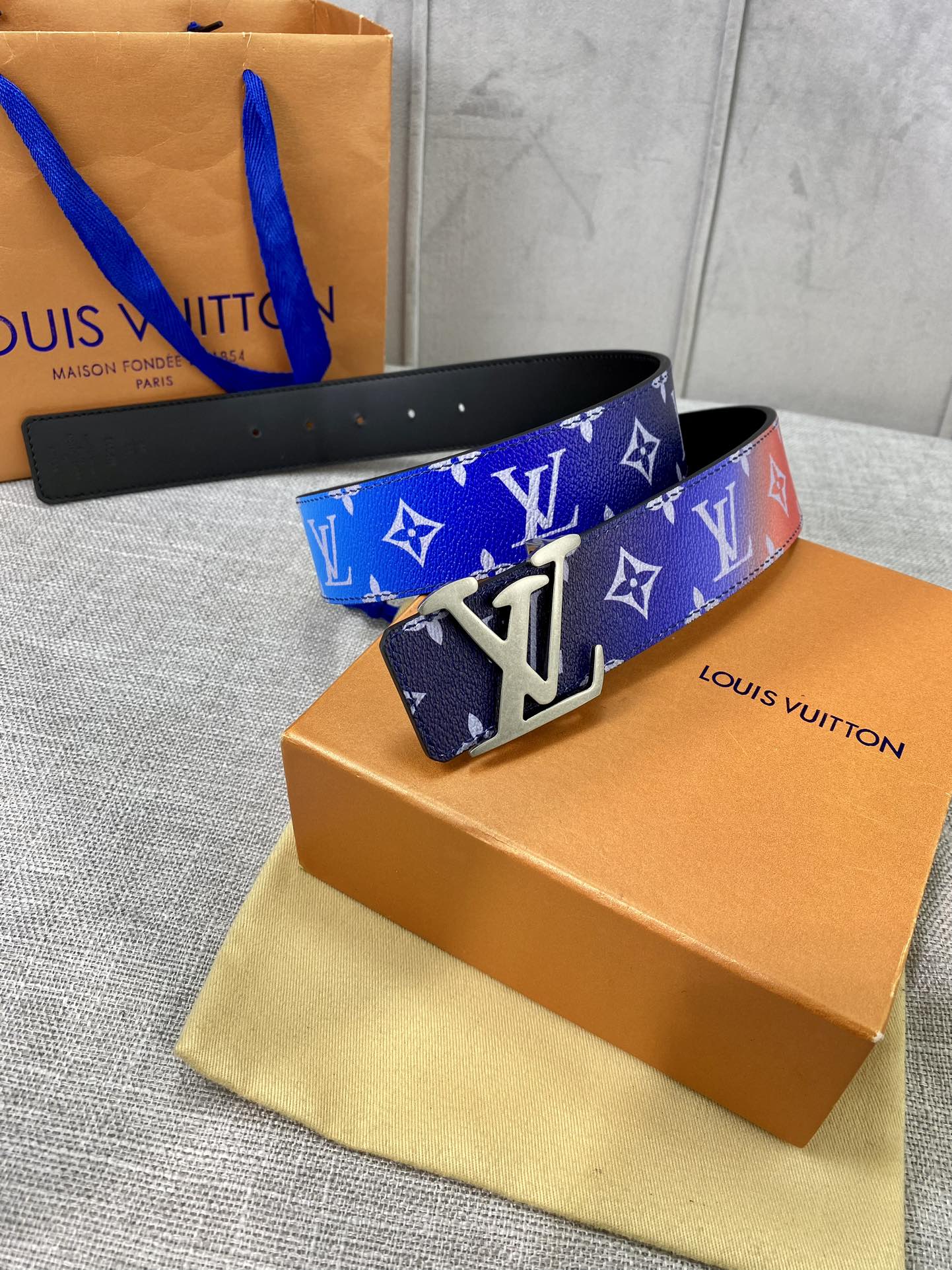LV4.0宽Shape双面腰带令经典