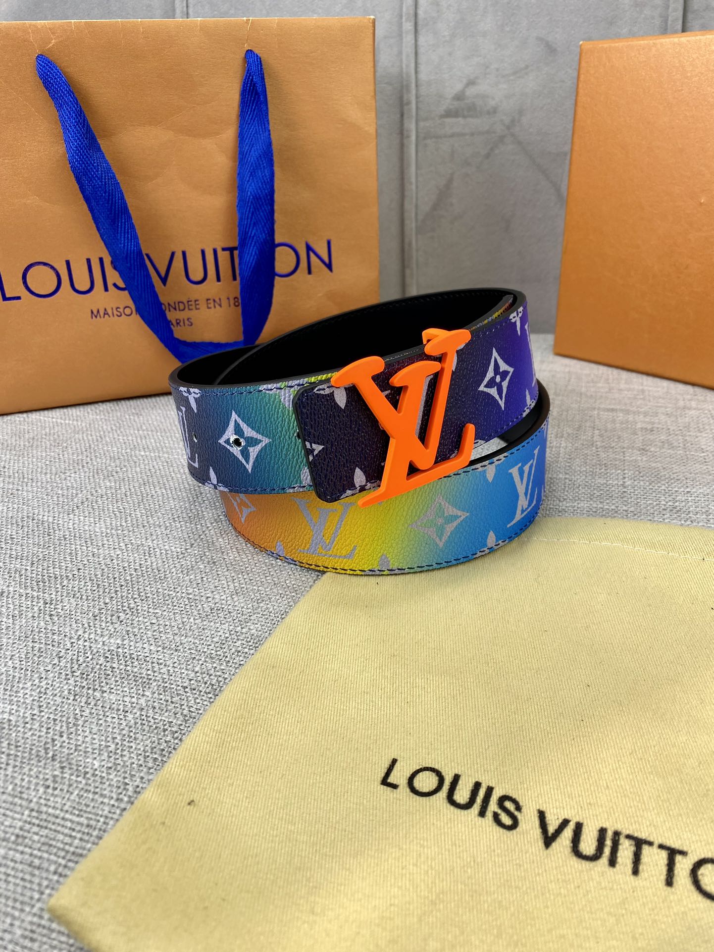 LV4.0宽Shape双面腰带令经典