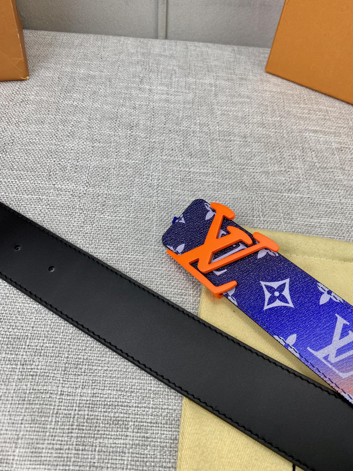 LV4.0宽Shape双面腰带令经典