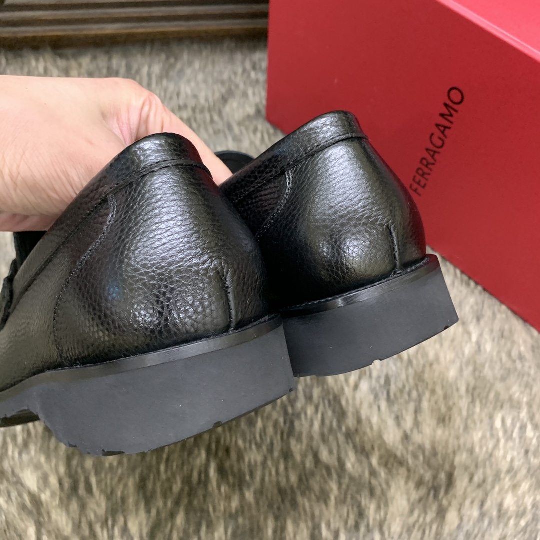 Salvatore Ferragamo Men's Leather Loafers with Iconic Buckle - Stylish & Comfortable 10 i1686409796 4656 8