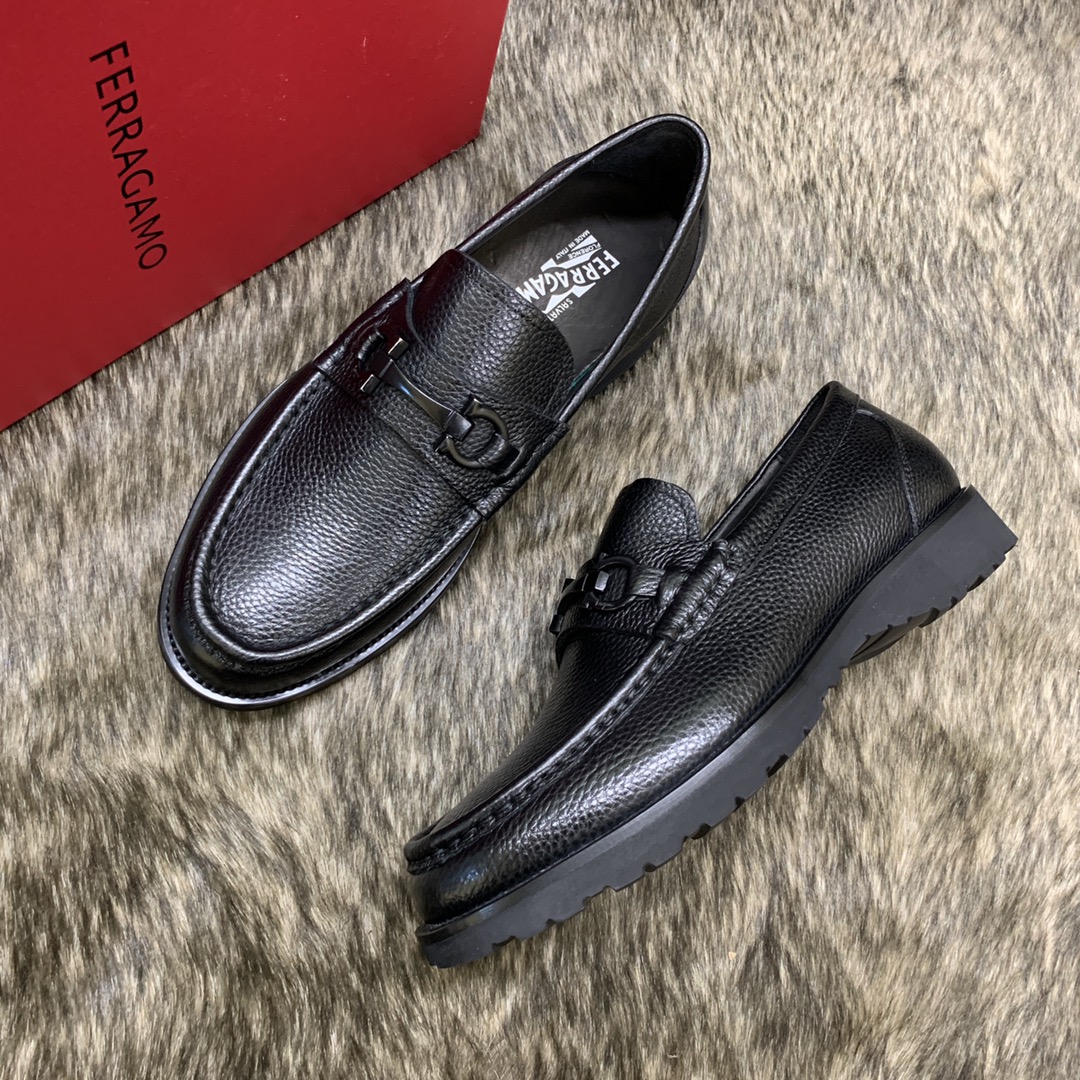 Salvatore Ferragamo Men's Leather Loafers with Iconic Buckle - Stylish & Comfortable 7 i1686409796 6165 5