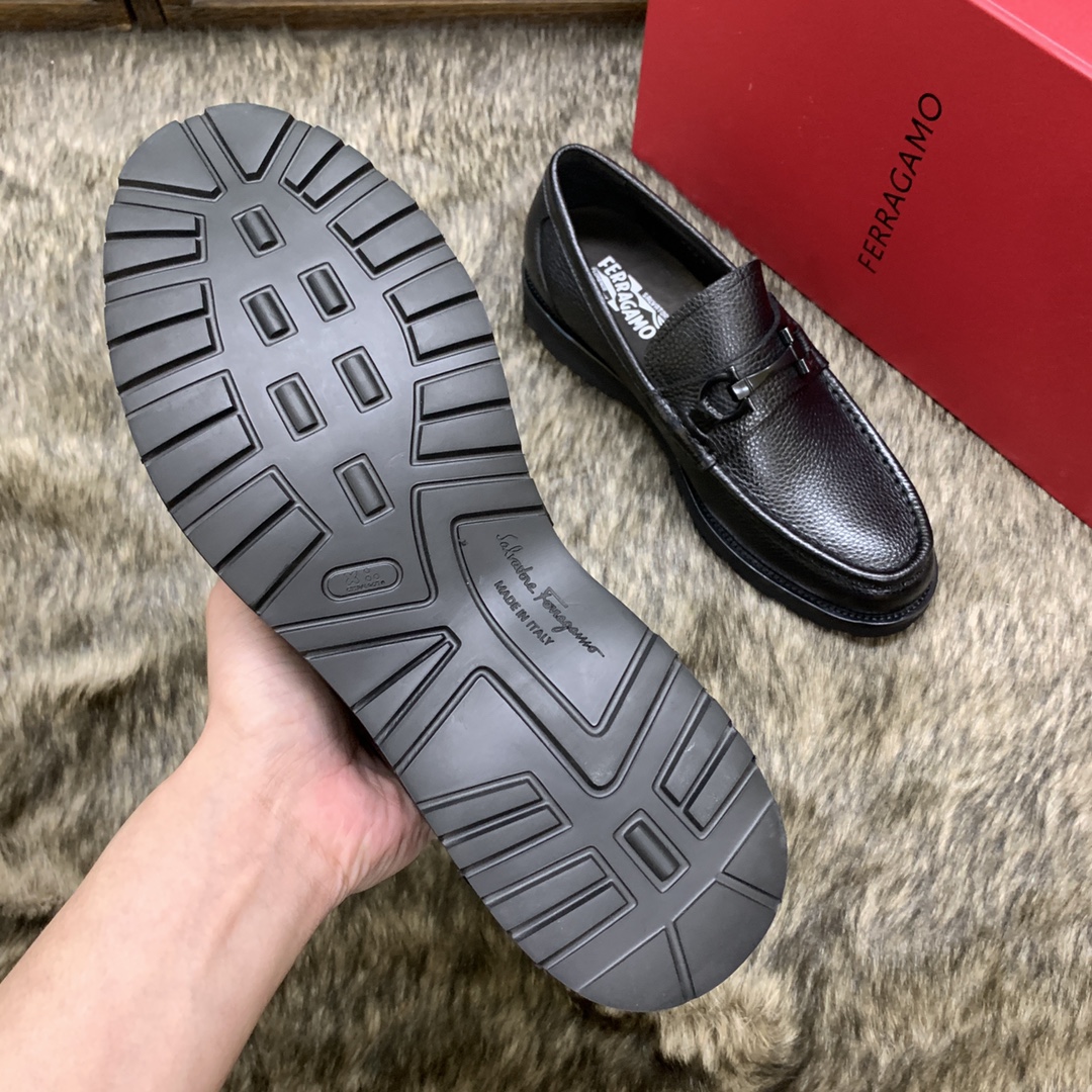 Salvatore Ferragamo Men's Leather Loafers with Iconic Buckle - Stylish & Comfortable 8 i1686409796 7211 6