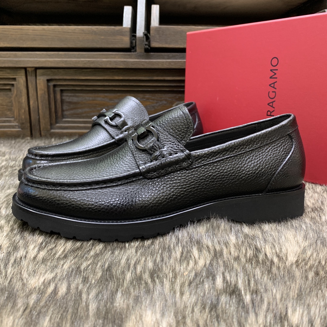 Salvatore Ferragamo Men's Leather Loafers with Iconic Buckle - Stylish & Comfortable 5 i1686409796 9688 3