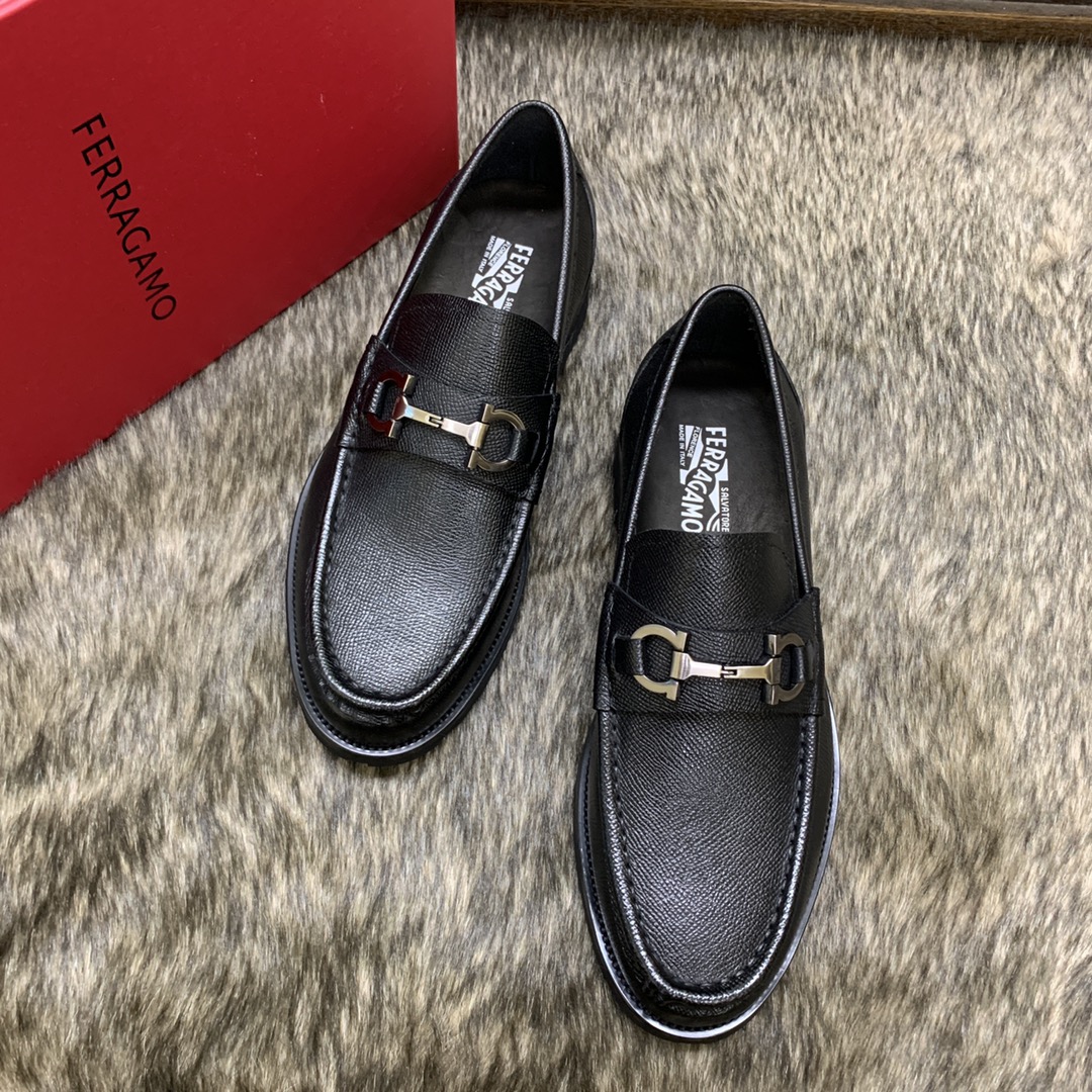 Salvatore Ferragamo Men's Leather Loafers with Iconic Buckle - Black 3 i1686409979 1530 1
