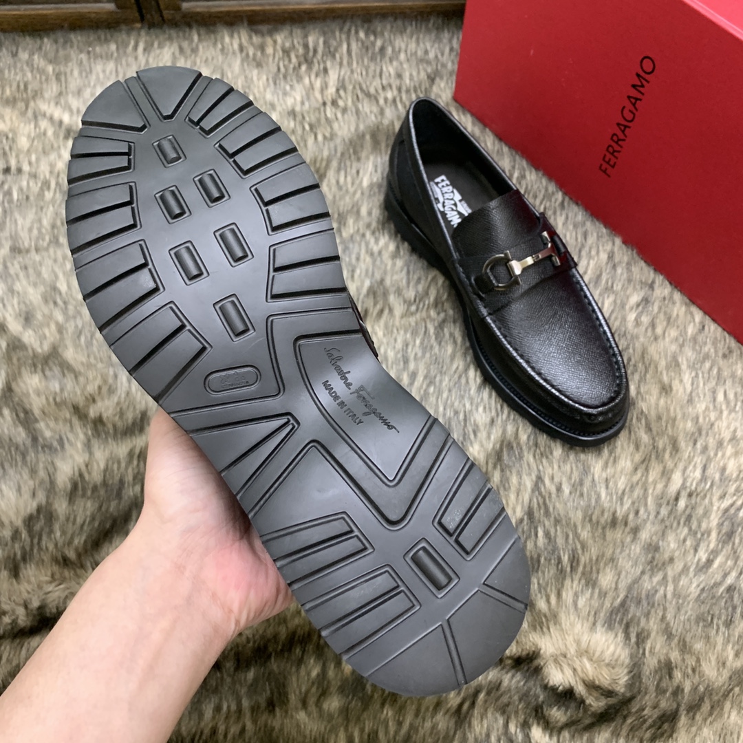 Salvatore Ferragamo Men's Leather Loafers with Iconic Buckle - Black 8 i1686409979 1745 6
