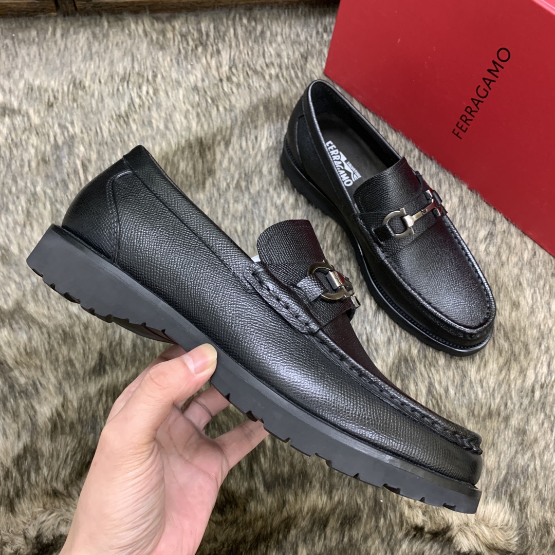 Salvatore Ferragamo Men's Leather Loafers with Iconic Buckle - Black 6 i1686409979 3211 4