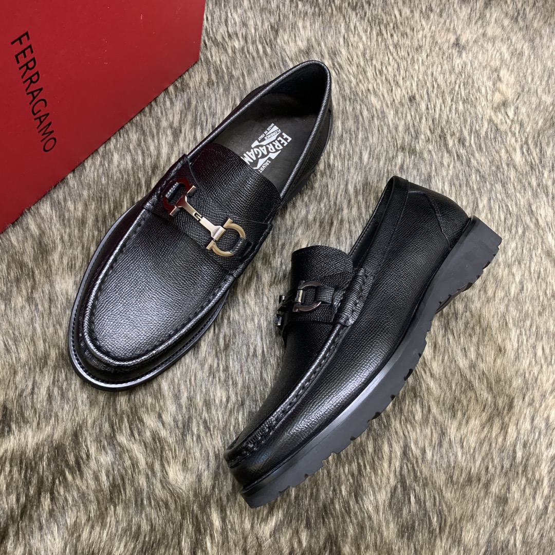 Salvatore Ferragamo Men's Leather Loafers with Iconic Buckle - Black 7 i1686409979 3859 5