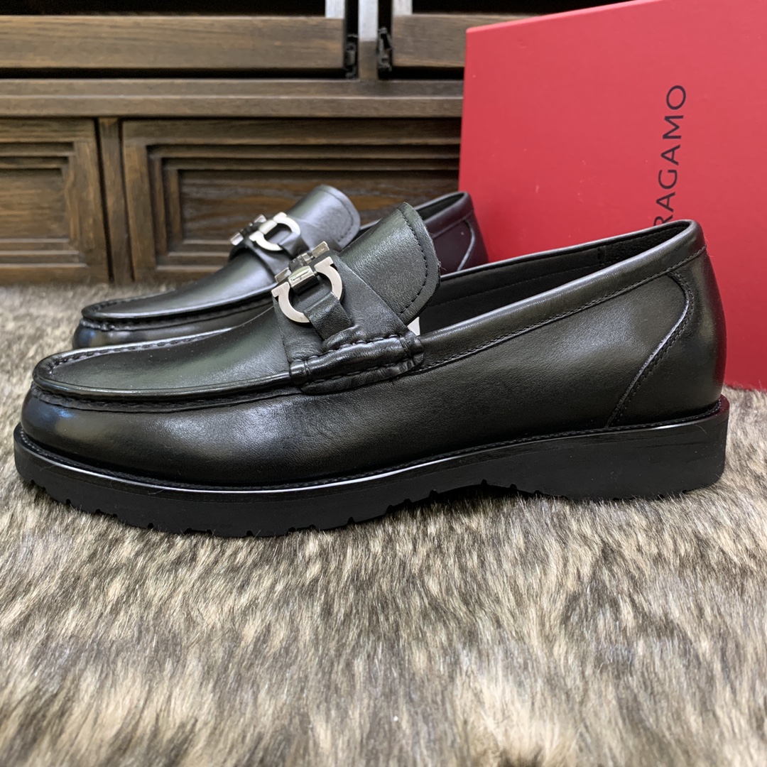 Salvatore Ferragamo Men's Leather Loafers with Iconic Buckle 5 i1686410015 5499 3