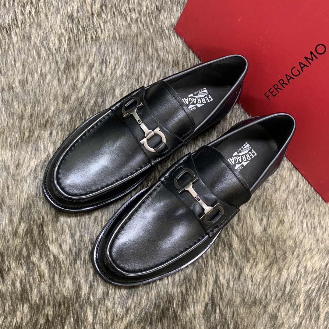 Salvatore Ferragamo Men's Leather Loafers with Iconic Buckle 4 i1686410015 643 2