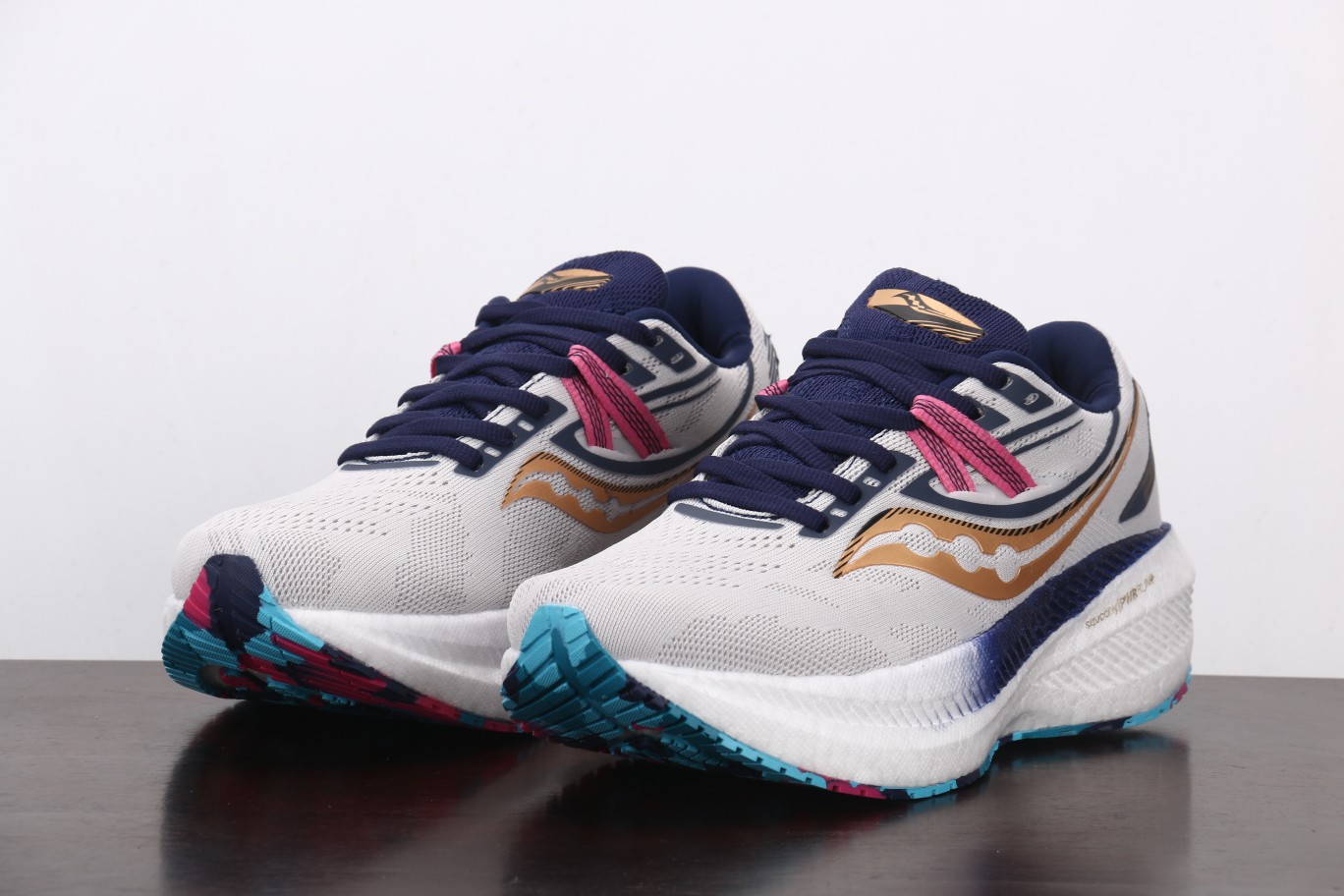 SauconyTriumph20N索康尼胜利20代旗舰级缓震型跑鞋市面最好的顶级产物全网独一无二巅峰之作