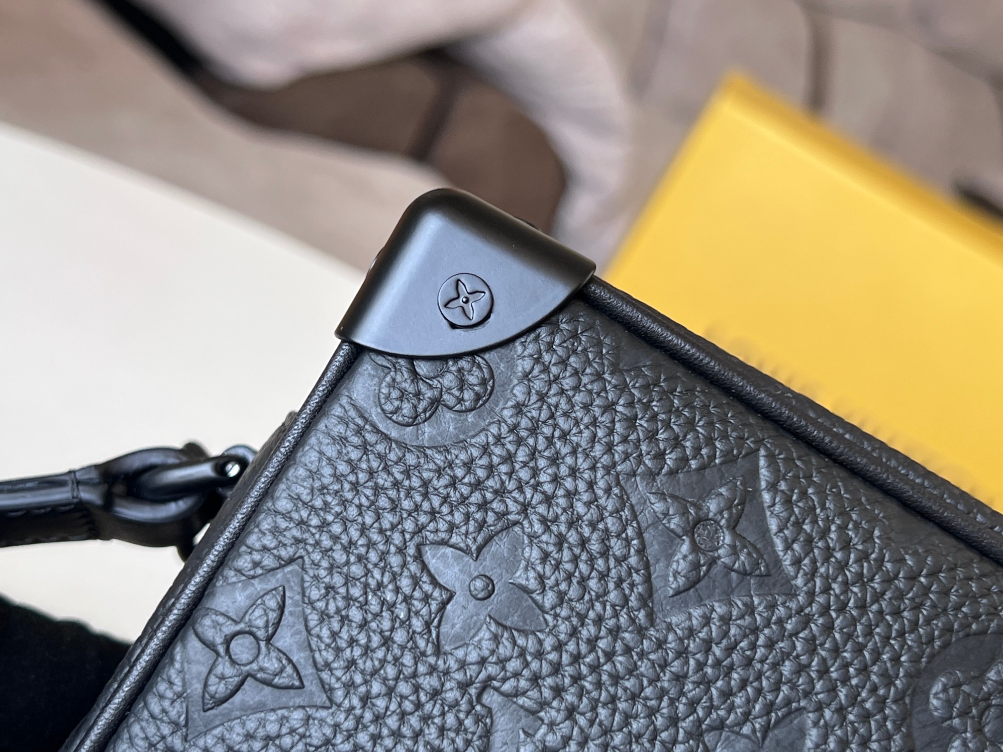 NO:200992,Original single soft trunk handbag 55702 more details...,LV【top original single】,louis vuitton19860909原单soft trunk 手袋55702更多细节………,LV【顶级原单】,louis vuitton,Bag