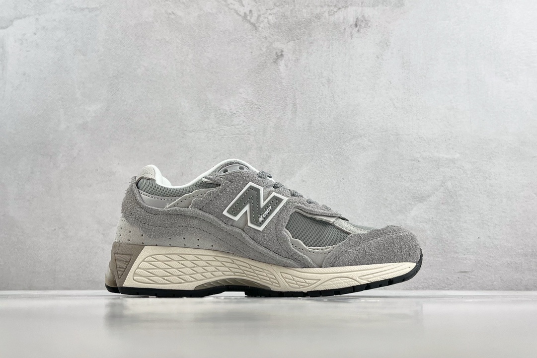 New Balance 2002R light gray M2002RDM