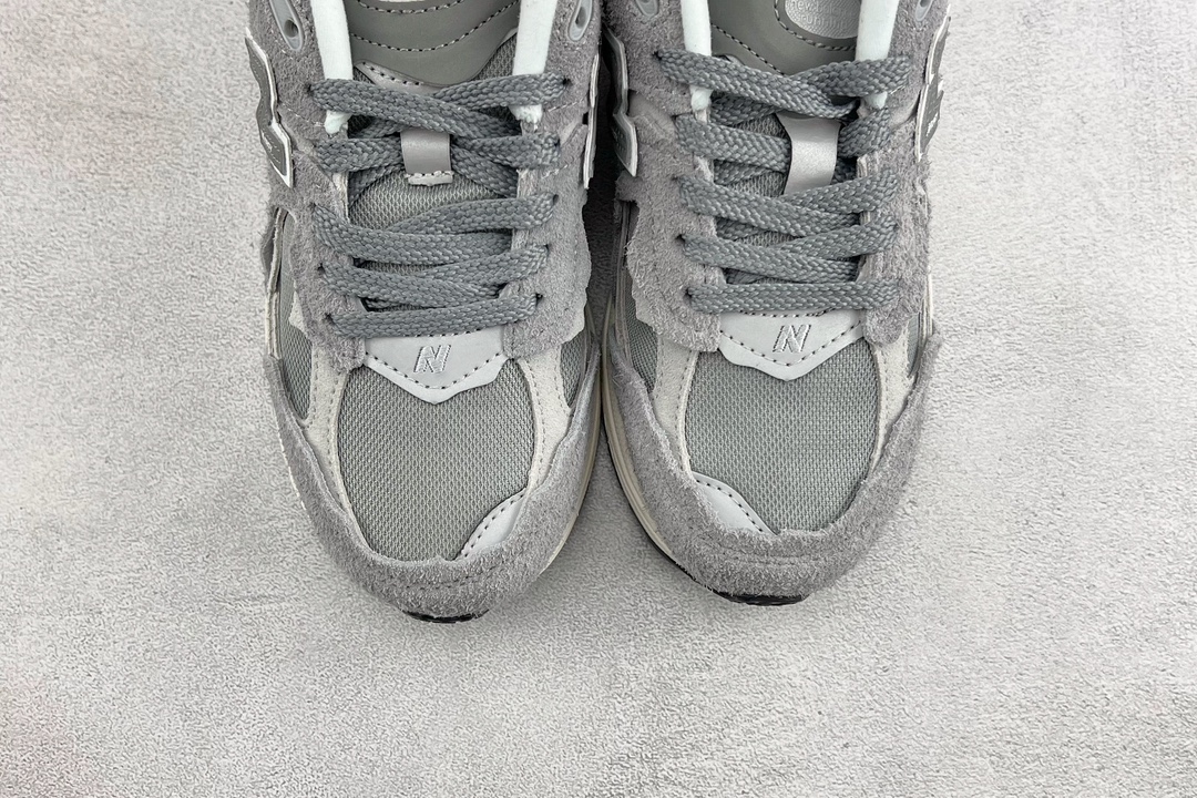 New Balance 2002R light gray M2002RDM