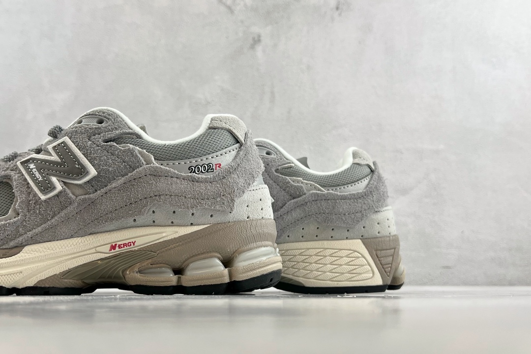 New Balance 2002R light gray M2002RDM