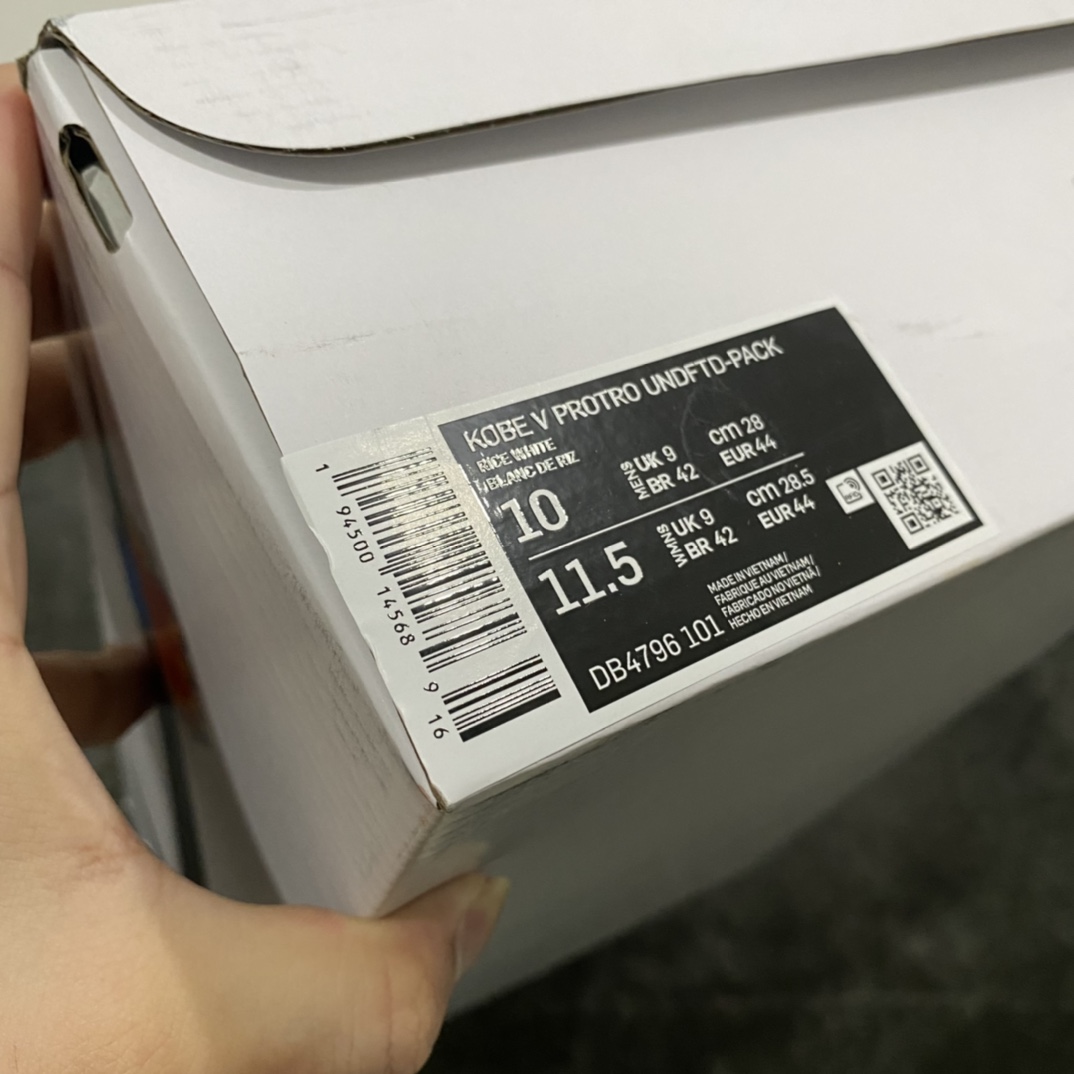 图片[9]-【S2版本】Off White x NK Zoom Kobe ZK5 科比5代OW客制联名 DB4796-101 Zoom Turbonn气垫➕后掌EVA缓震 实战配置直接拉满 原楦纸板开发 鞋身流线型、后跟塑形 区分土肥圆 原档数据3D打印 鞋面细节匹配原版 全身鞋材卡料色独家定制 唯一正确喷漆SWOOSH NK专利Flyknit飞线科技，给予鞋身足够抗扭矩力 真实底模最大48.5 实战利器 专供海外市场 Size：40 40.5 41 42 42.5 43 44 44.5 45 46 47.5 48.5n（脚宽、脚胖 建议买大半码）-莆田鞋批发中心