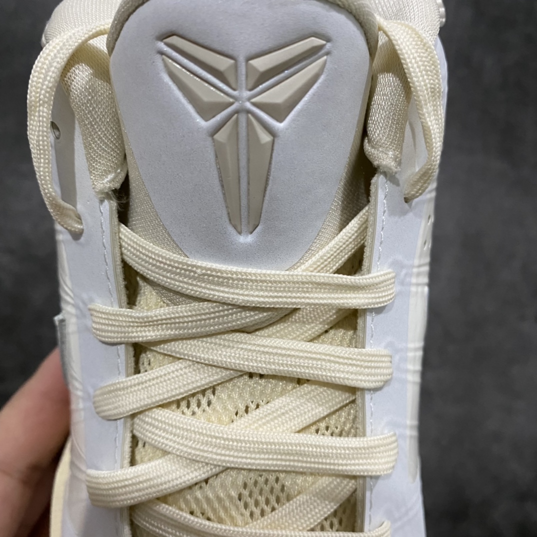 【S2版本】Off White x NK Zoom Kobe ZK5 科比5代OW客制联名 DB4796-101 Zoom Turbonn气垫➕后掌EVA缓震 实战配置直接拉满 原楦纸板开发 鞋身流线型、后跟塑形 区分土肥圆 原档数据3D打印 鞋面细节匹配原版 全身鞋材卡料色独家定制 唯一正确喷漆SWOOSH NK专利Flyknit飞线科技，给予鞋身足够抗扭矩力 真实底模最大48.5 实战利器 专供海外市场 Size：40 40.5 41 42 42.5 43 44 44.5 45 46 47.5 48.5n（脚宽、脚胖 建议买大半码）-莆田鞋批发中心