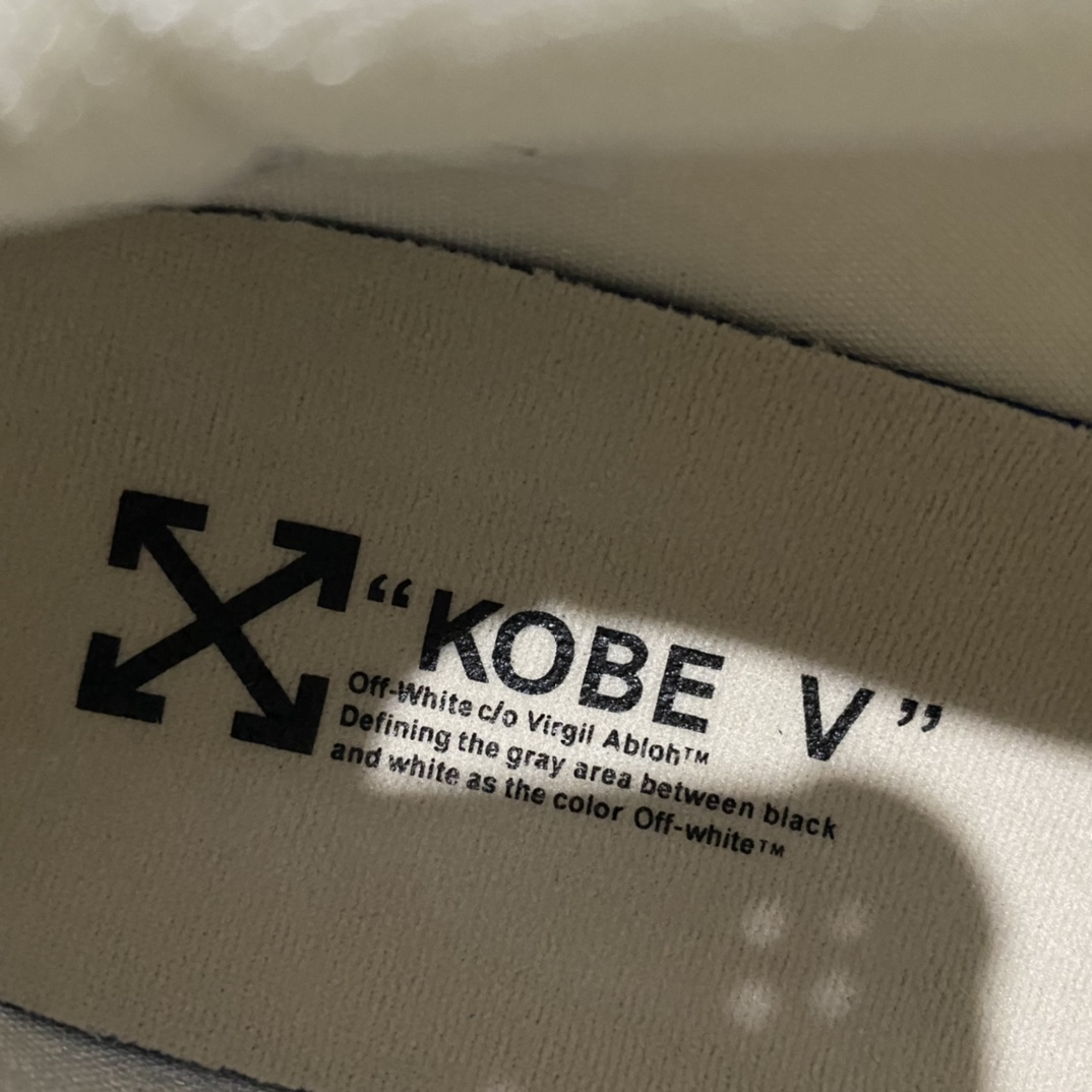 图片[5]-【S2版本】Off White x NK Zoom Kobe ZK5 科比5代OW客制联名 DB4796-101 Zoom Turbonn气垫➕后掌EVA缓震 实战配置直接拉满 原楦纸板开发 鞋身流线型、后跟塑形 区分土肥圆 原档数据3D打印 鞋面细节匹配原版 全身鞋材卡料色独家定制 唯一正确喷漆SWOOSH NK专利Flyknit飞线科技，给予鞋身足够抗扭矩力 真实底模最大48.5 实战利器 专供海外市场 Size：40 40.5 41 42 42.5 43 44 44.5 45 46 47.5 48.5n（脚宽、脚胖 建议买大半码）-莆田鞋批发中心