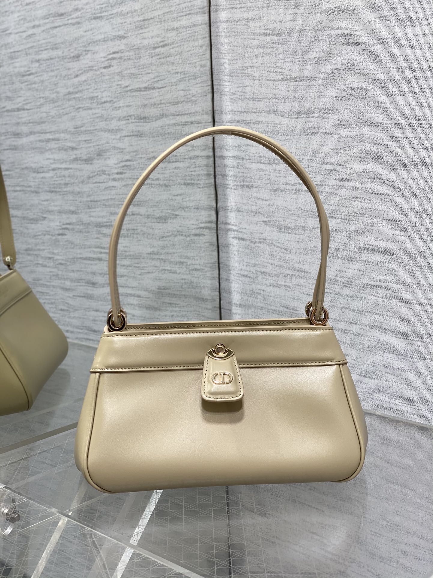 Small Apricot Calfskin Twist-Lock Letter Clasp Handbag Shoulder Bag