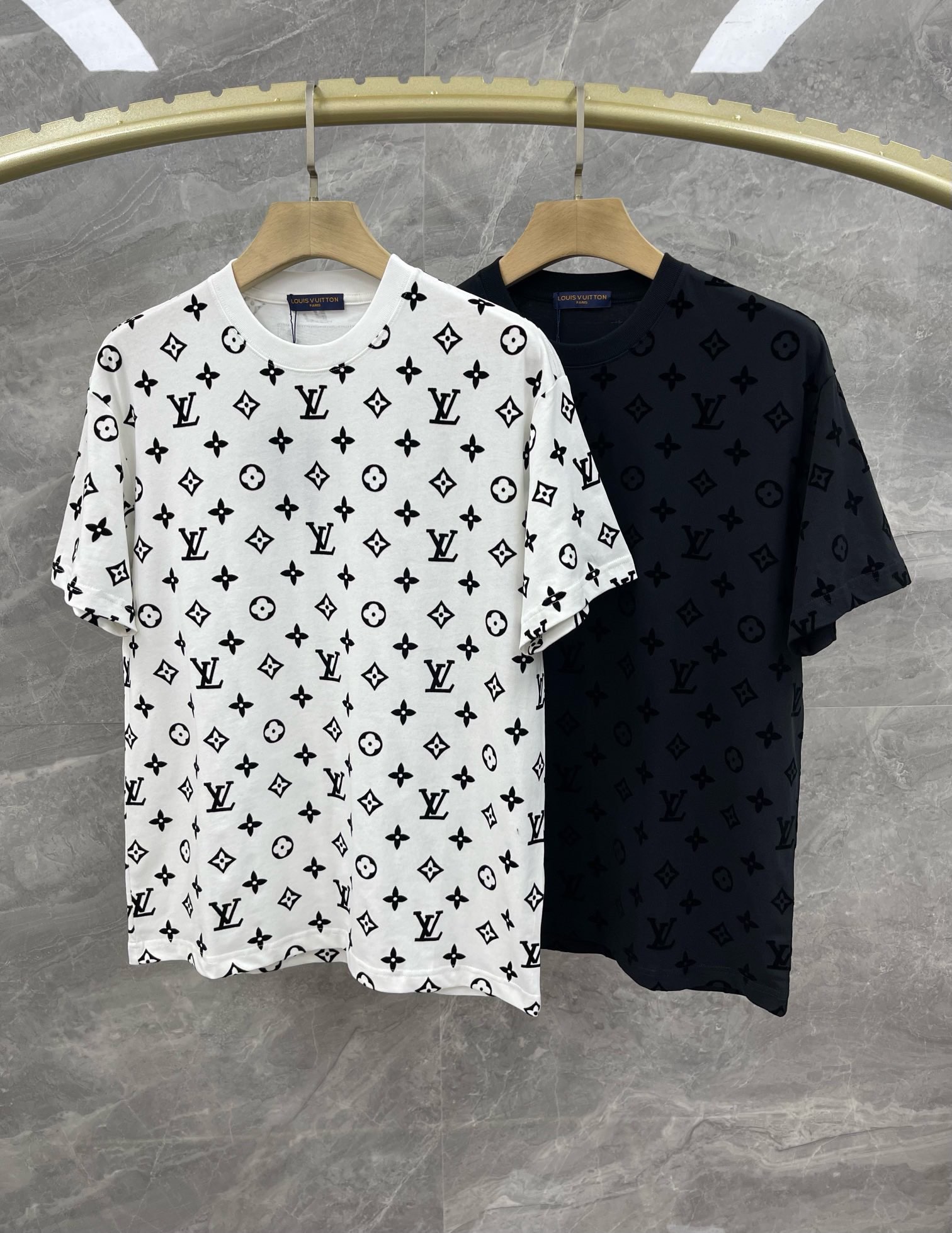 How can I find replica
 Louis Vuitton Online
 Clothing T-Shirt Black White Unisex Cotton Spring/Summer Collection Fashion Short Sleeve