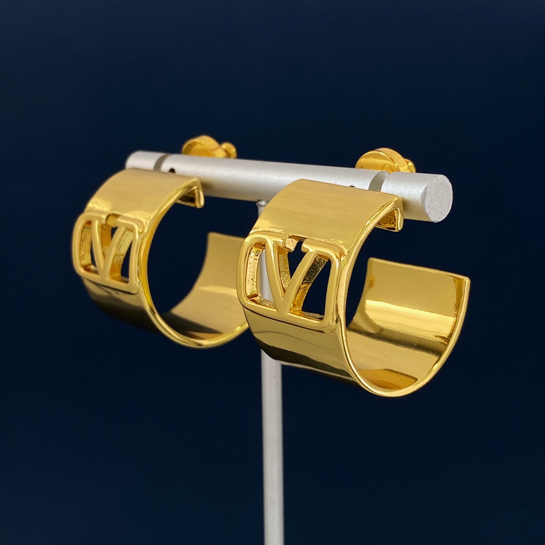 HL92Valentino华伦天奴镂空光面弯弧V字标志金属质感C形耳环耳钉黄铜材料电镀18K金颜色金色尺