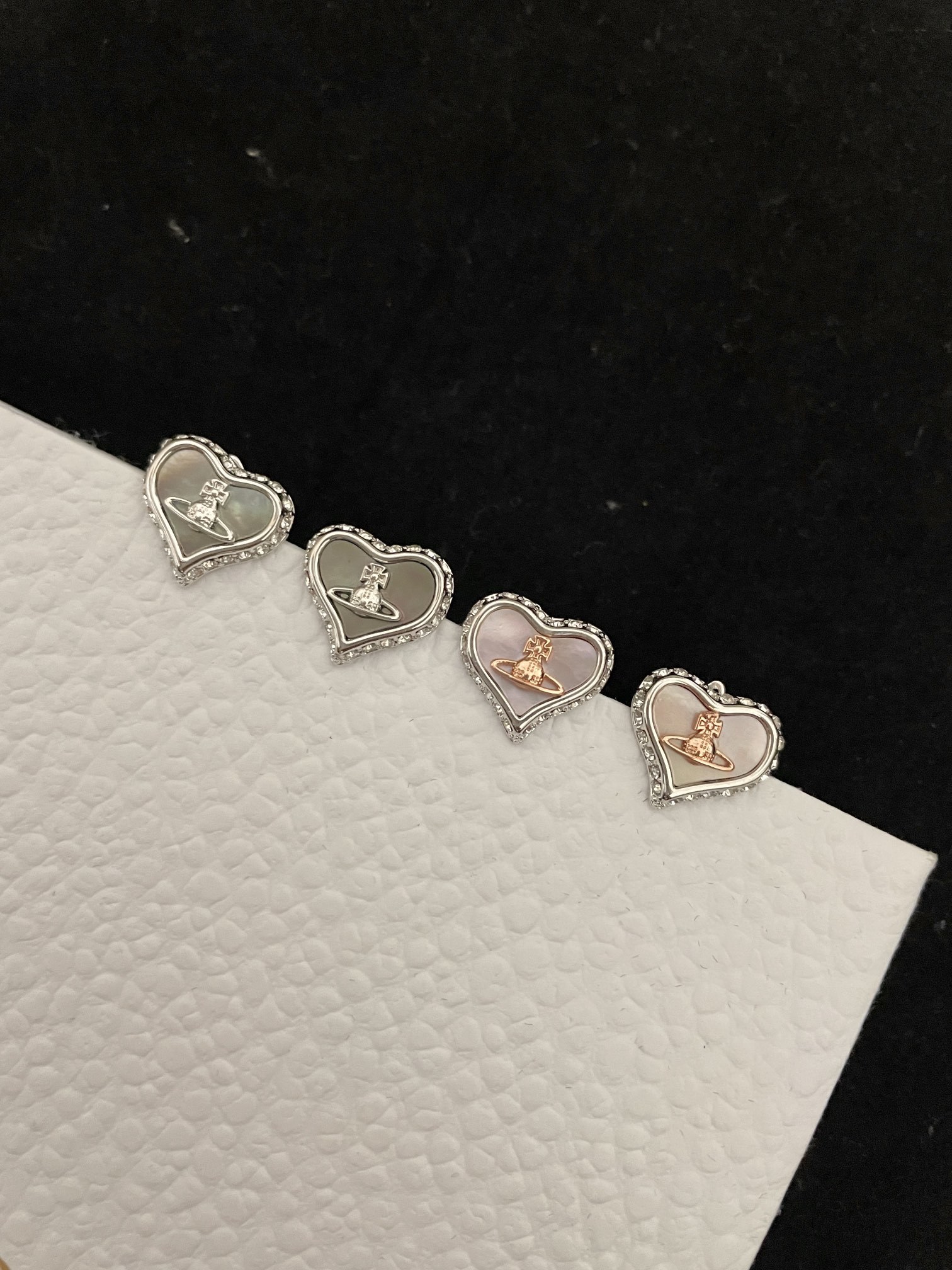 高品质 细节如图 灰银【vivi爱心耳钉】宝宝,什么是快乐星球,来,这就是快乐星球!绝美爱心土星耳钉