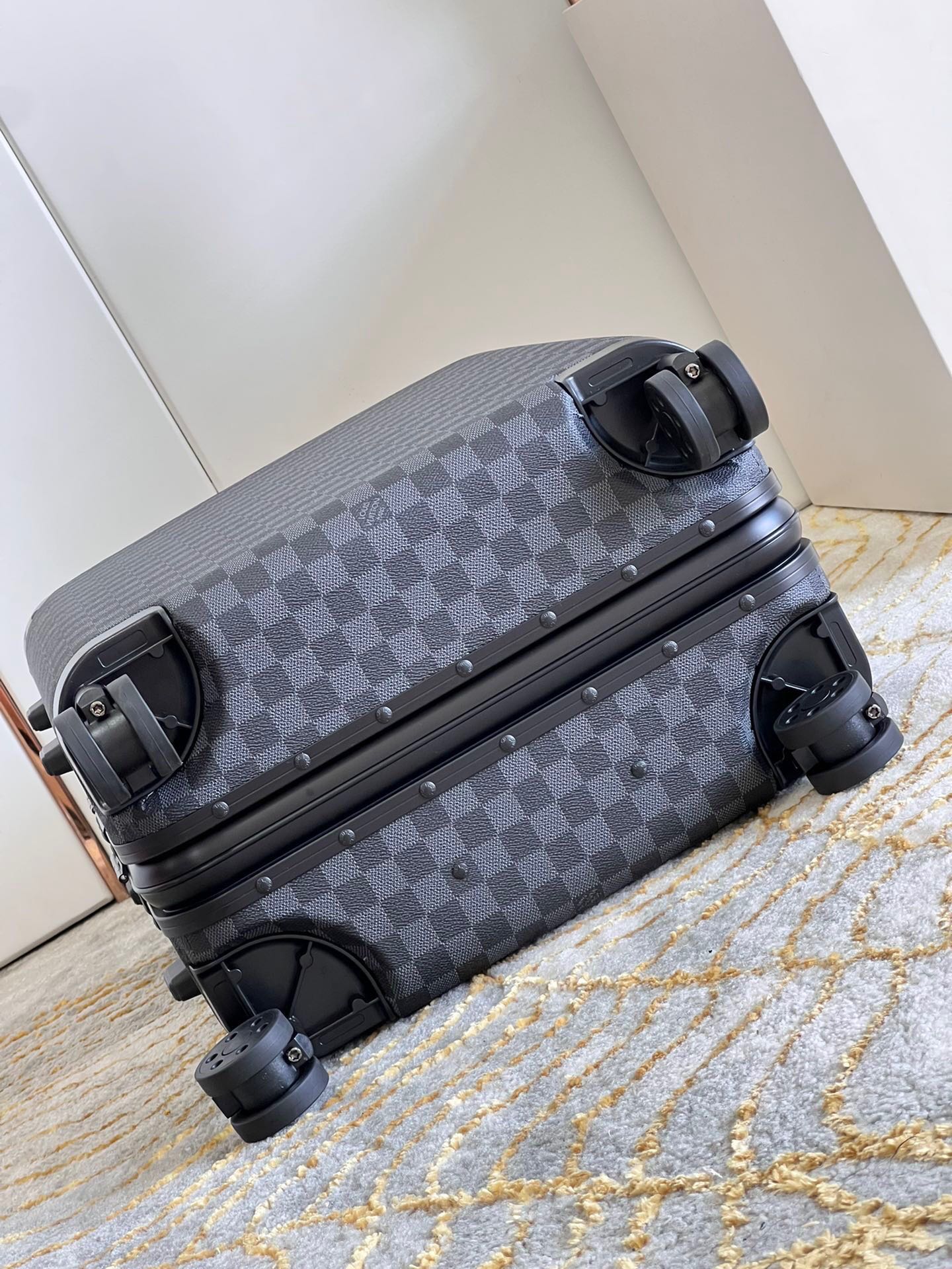 Louis Vuitton Horizon Damier Graphite Standard travel