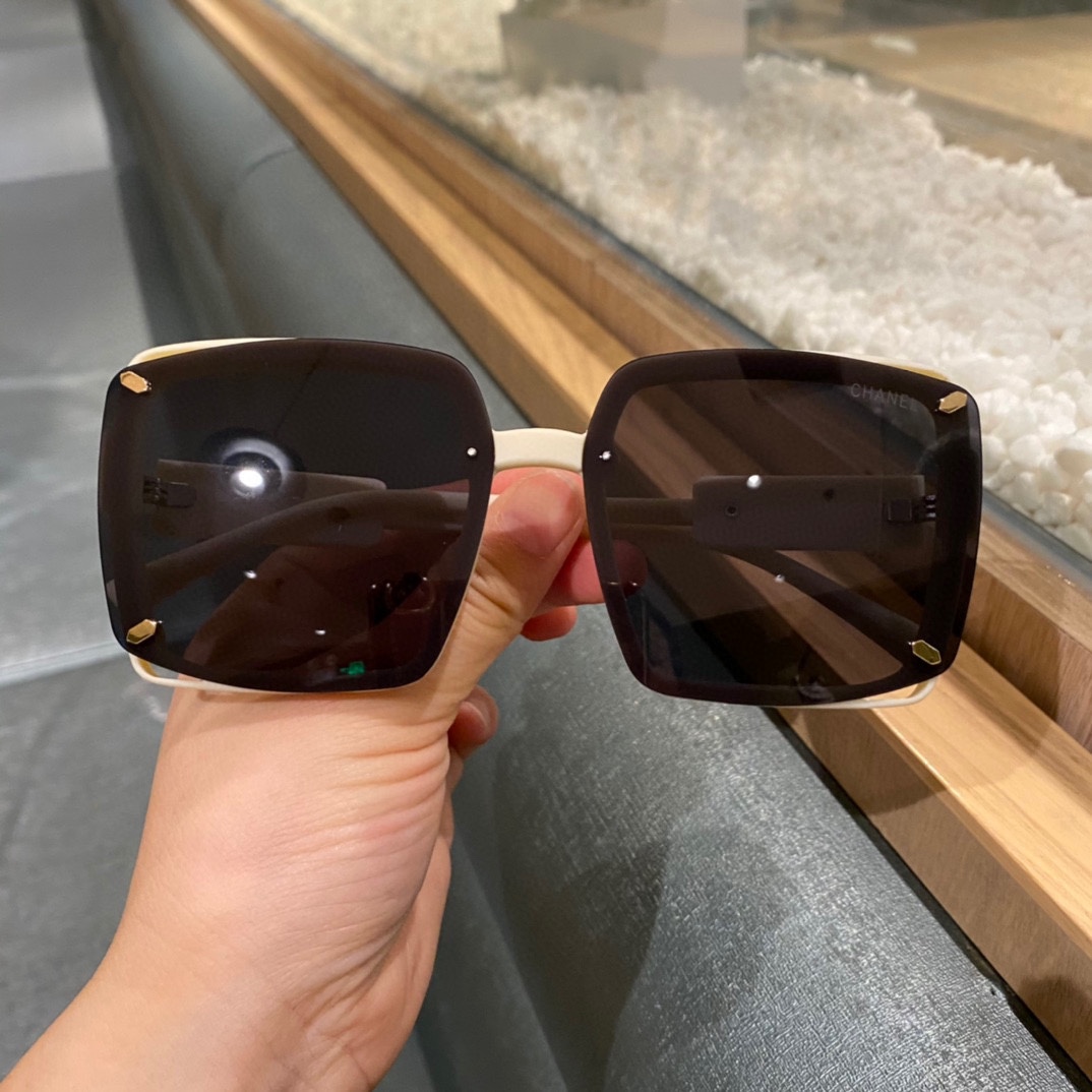 Chanel 1:1
 Sunglasses Resin
