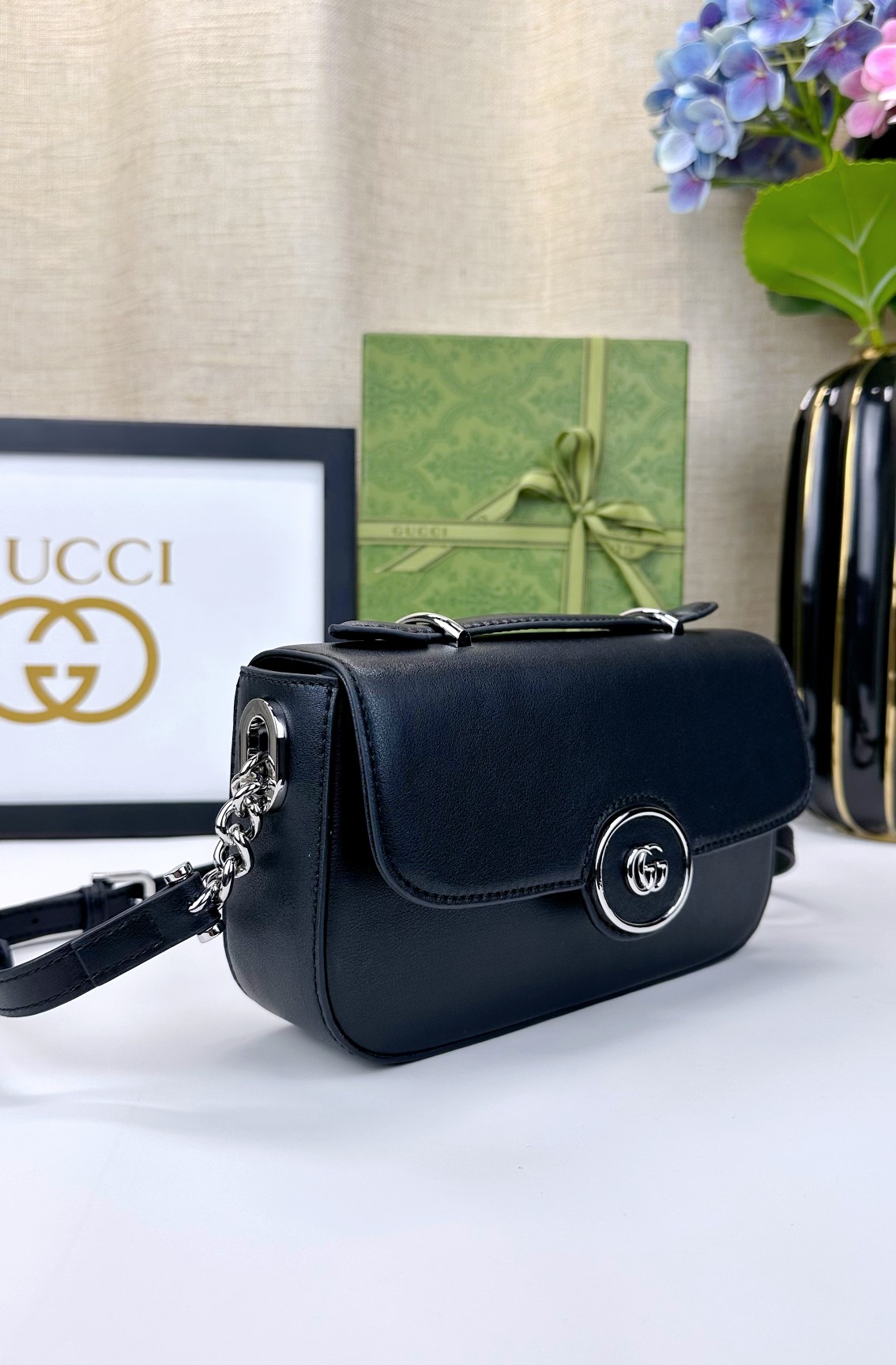 Gucci Petite GGシリーズ迷你肩背包 - クラシックな白色レザーと洗練されたデザイン