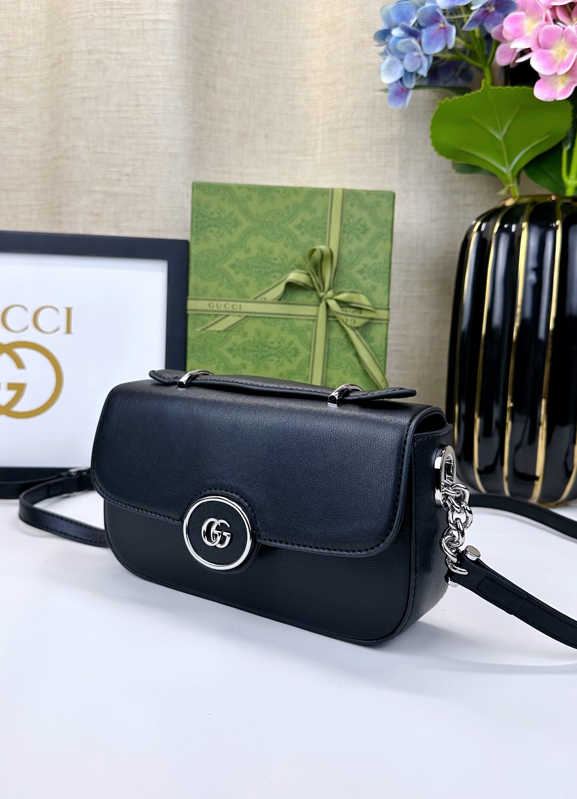 Gucci Petite GGシリーズ迷你肩背包 - クラシックな白色レザーと洗練されたデザイン