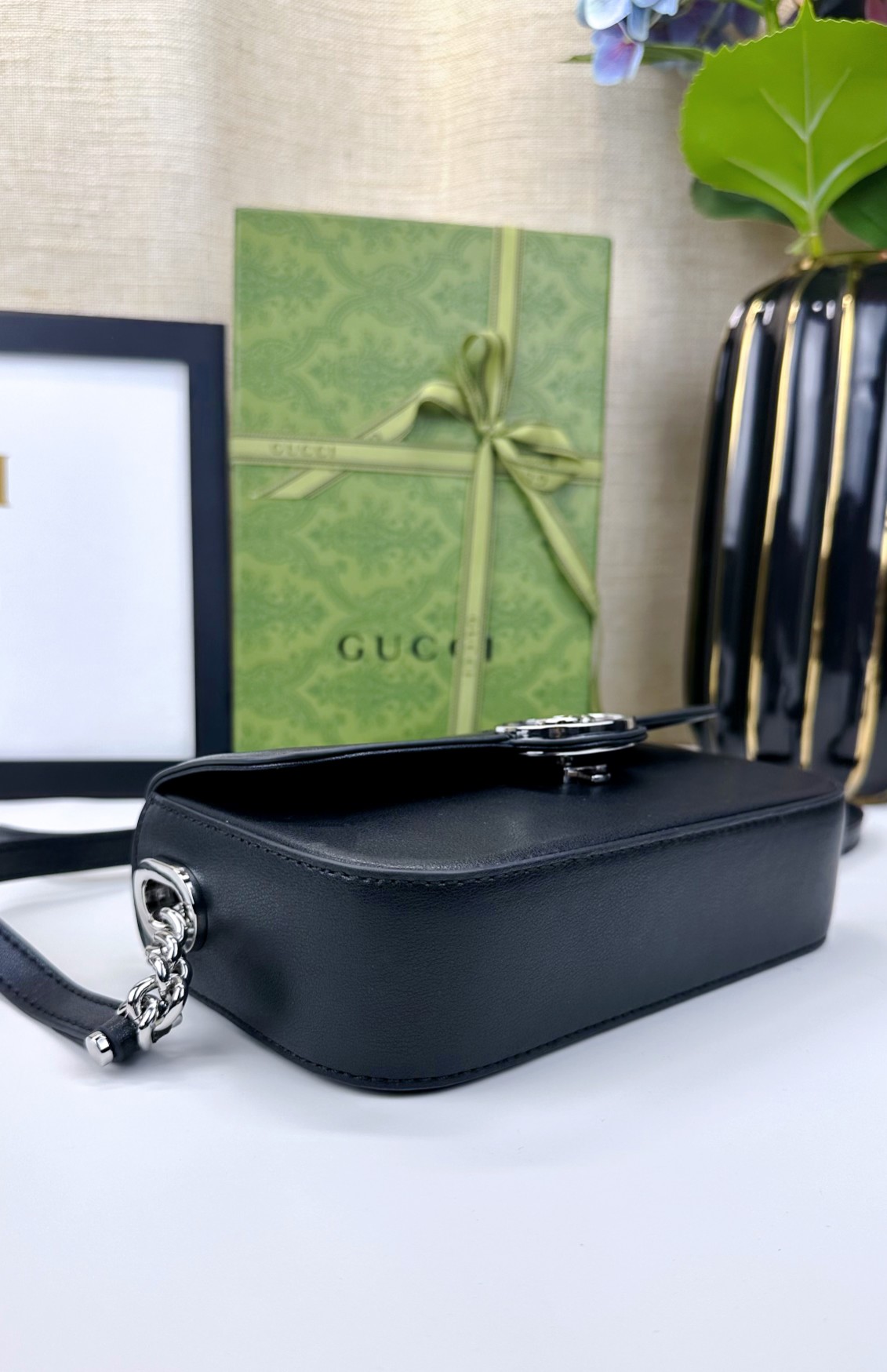 Gucci Petite GGシリーズ迷你肩背包 - クラシックな白色レザーと洗練されたデザイン