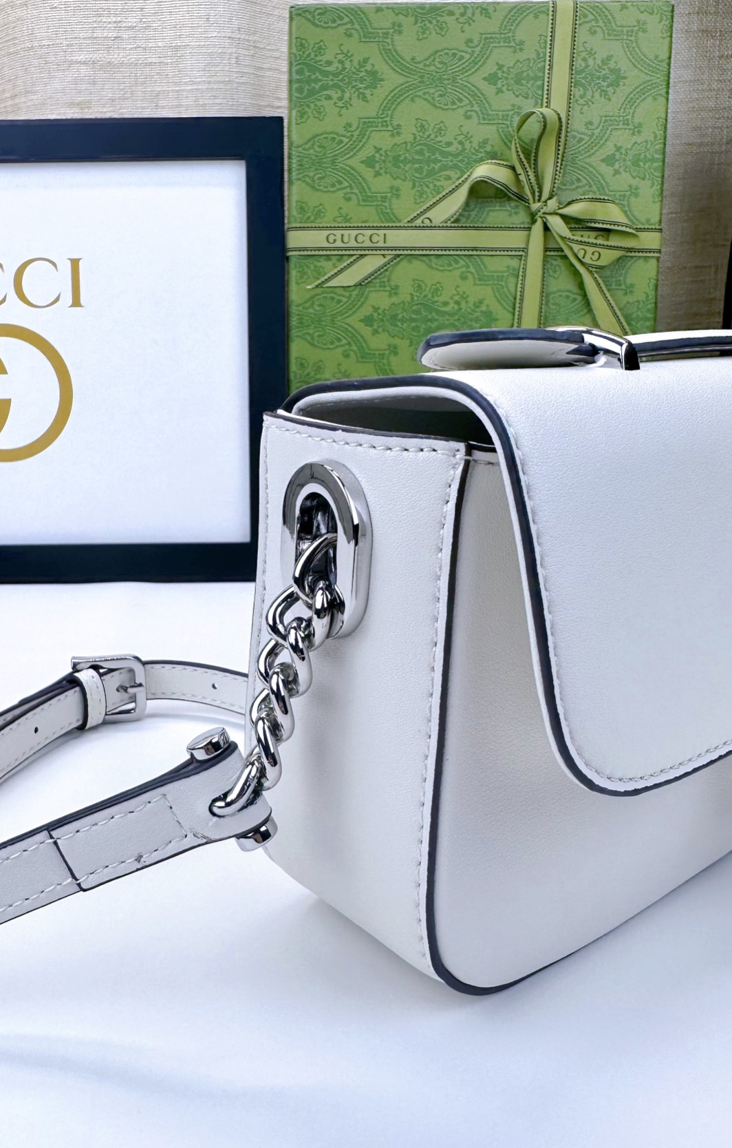 GUCCI Petite GGシリーズ迷你肩背包 - クラシックな白色と調節可能な肩 strap