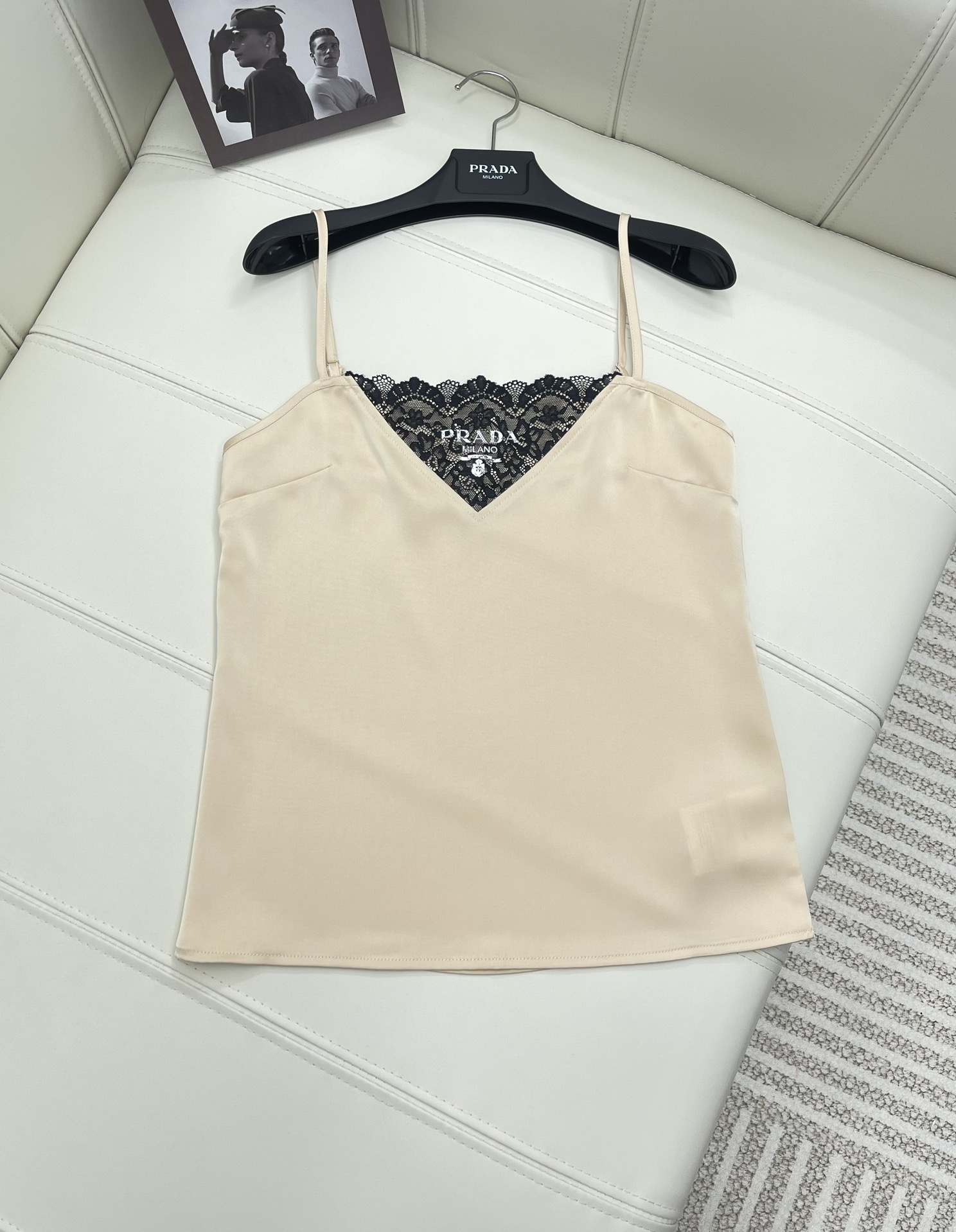 NO:696815,Pard* new product is on the shelves. Western-style suspender suit. Customized imported acetic acid material. Glossy and smooth. Temperament and sexy lace embellishment. Decorated with printed small labels. It is more convenient to wear. Sexy suspender with lace shorts. A set of upper body that is toned and sexy. A must-have for women who pursue quality. High version 2 colors L,,shorts,19860909Pard*新品上架 洋气吊带套装 定制进口醋酸材质 光泽垂顺 气质性感蕾丝点缀 饰以印字小标装饰 穿搭更为便捷 性感吊带搭配蕾丝短裤 一套上身调性又性感 追求品质女士必入  高版本 2色 L,,shorts,,Women's clothing