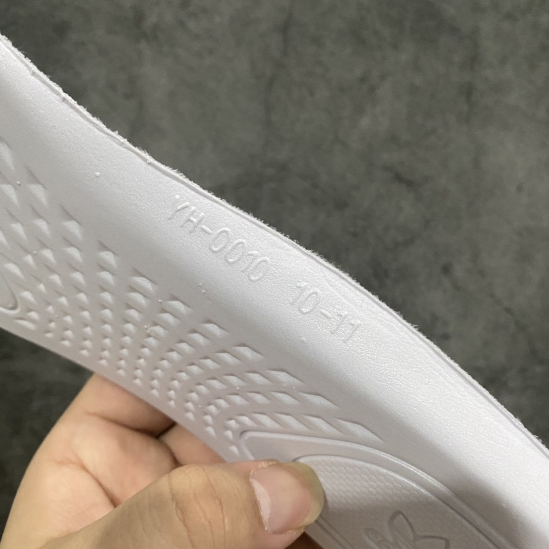 图片[6]-【OG纯原】Yeezy 350V2 \”Tail Light\”尾灯n市场认可度最高纯原之一n完美鞋型多次校准 低趴姿态匹配n全鞋材料均支持全方位对比发售ZPn辰元原厂织面 编织密度同原鞋百宏原厂鞋带 百分百一致原版n巴斯夫Boost原底 脚感回弹和公司货一模一样  大底RB、Tpu色卡调整零色差 原版可随意比对n原厂碳带打印内标、盒标 ID串码排列组合无重复 亲测大几率无法鉴定、过验  Size：36 36.5 37 38 38.5 39 40 40.5 41 42 42.5 43 44 44.5 45 46 47 48-莆田鞋批发中心