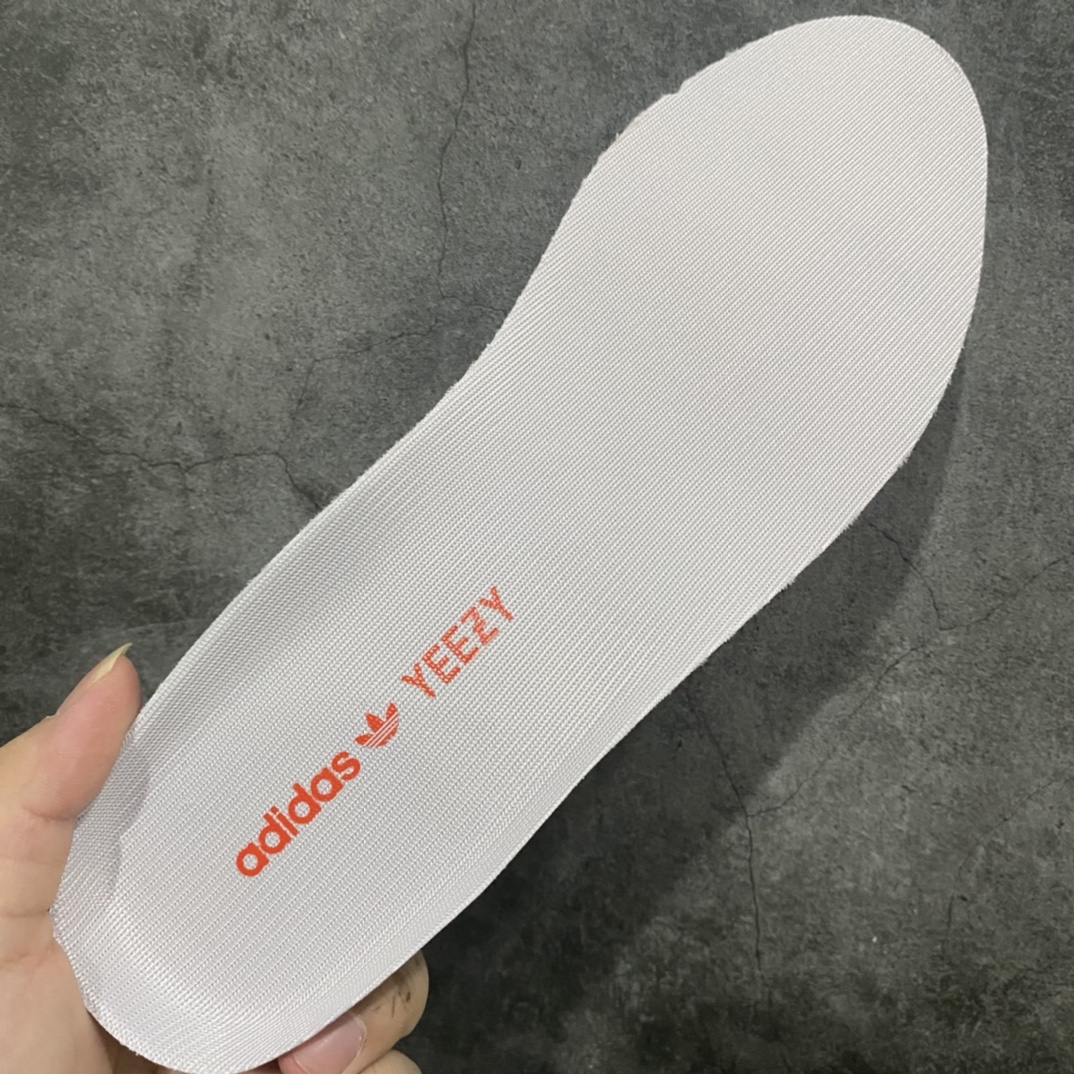 图片[4]-【OG纯原】Yeezy 350V2 \”Tail Light\”尾灯n市场认可度最高纯原之一n完美鞋型多次校准 低趴姿态匹配n全鞋材料均支持全方位对比发售ZPn辰元原厂织面 编织密度同原鞋百宏原厂鞋带 百分百一致原版n巴斯夫Boost原底 脚感回弹和公司货一模一样  大底RB、Tpu色卡调整零色差 原版可随意比对n原厂碳带打印内标、盒标 ID串码排列组合无重复 亲测大几率无法鉴定、过验  Size：36 36.5 37 38 38.5 39 40 40.5 41 42 42.5 43 44 44.5 45 46 47 48-莆田鞋批发中心